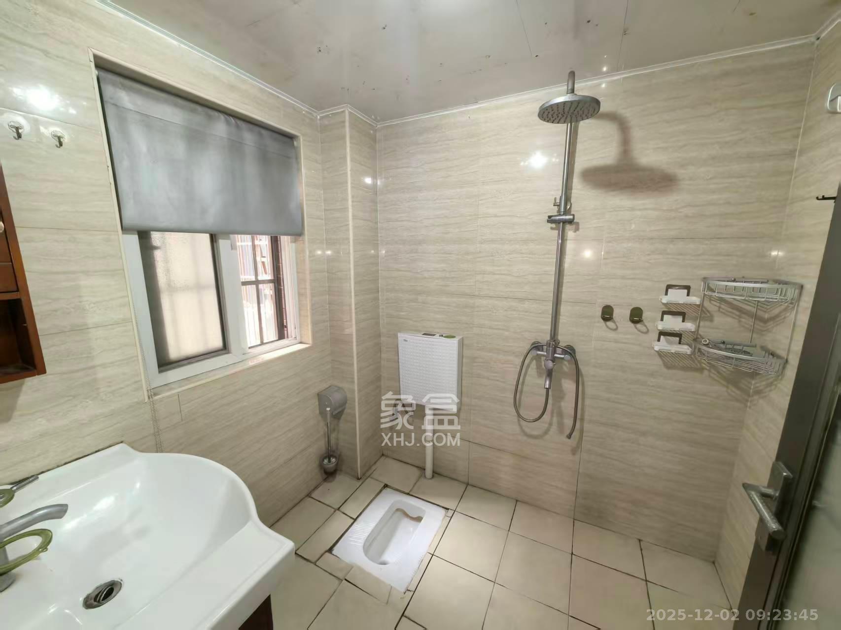 山水湾  2室2厅1卫    1600.0元/月室内图