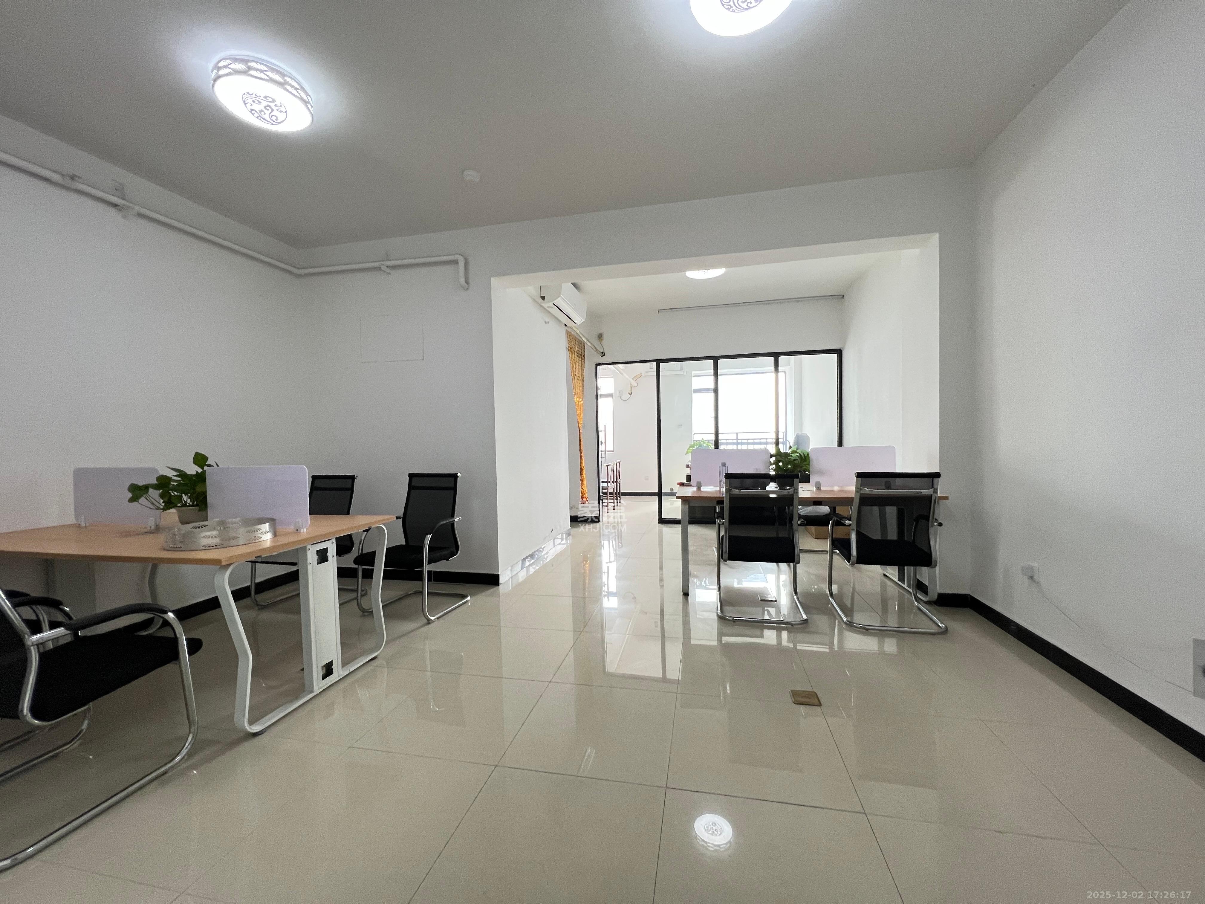 长房中庭国际（东郡华蓉广场）  2室1厅1卫    3400.0元/月室内图