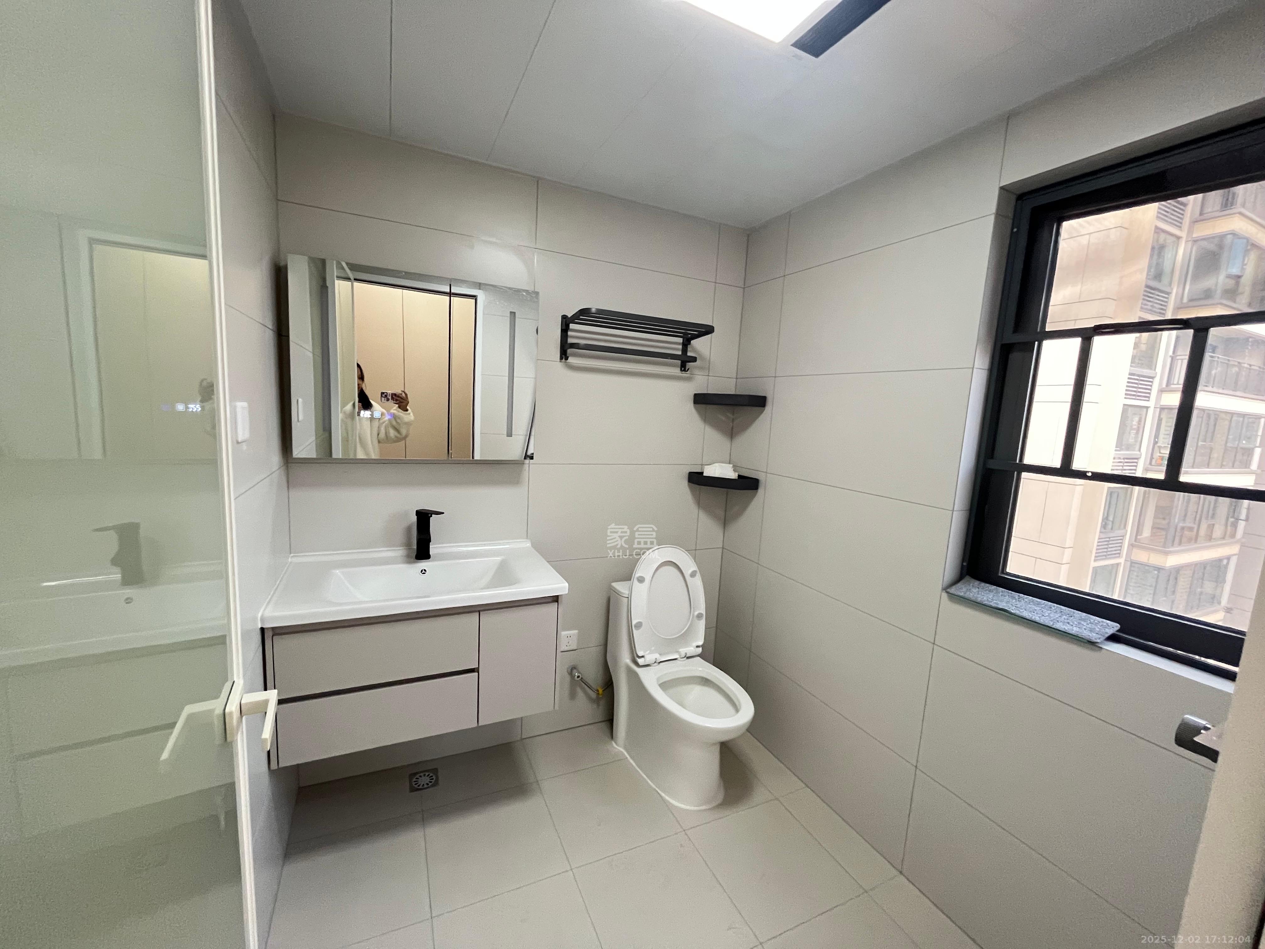 长沙北中心保利时代G区  3室2厅2卫    2600.0元/月室内图