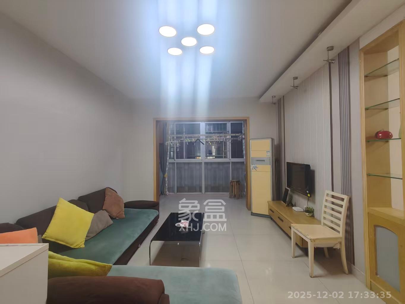 金地华园  1室2厅1卫    2300.0元/月室内图