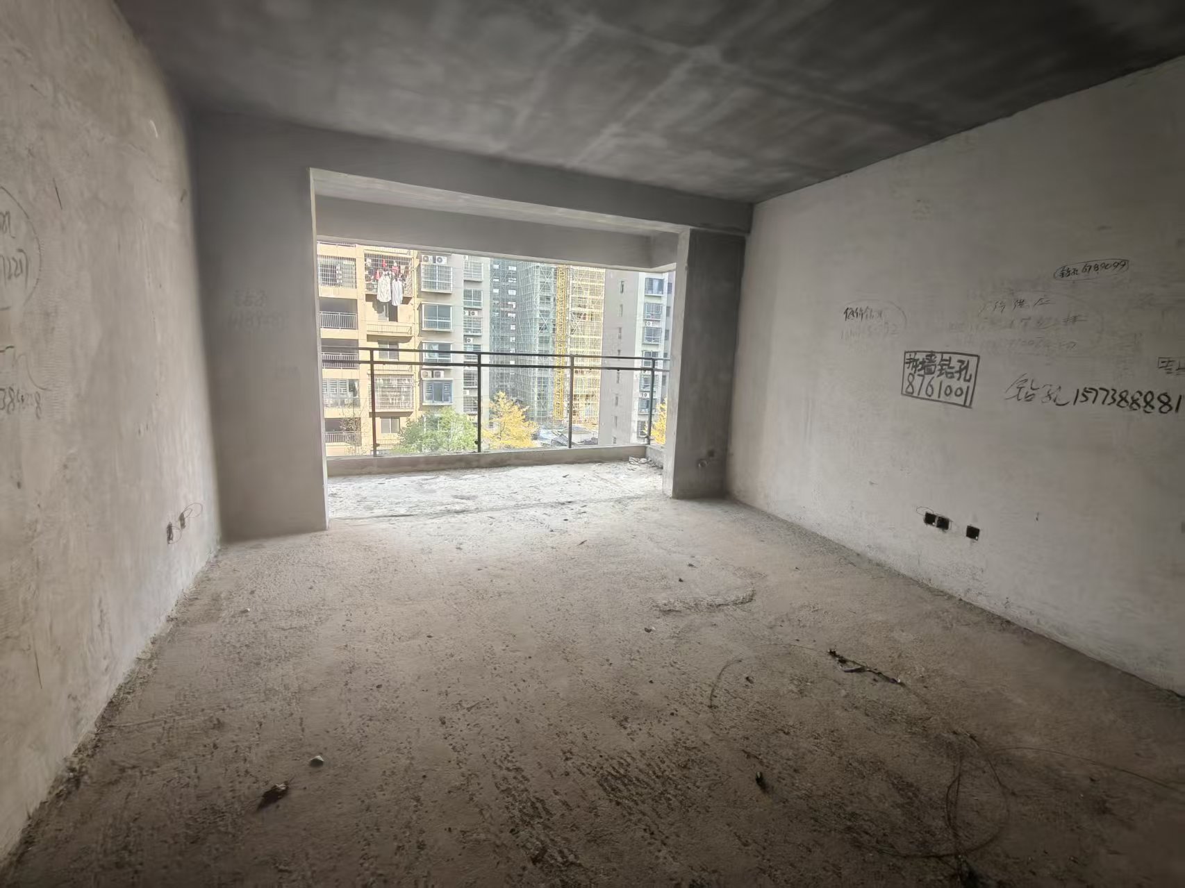 孙水明珠 4室2厅2卫 45.8万 孙水明珠 4室2厅2卫 45.8万客厅