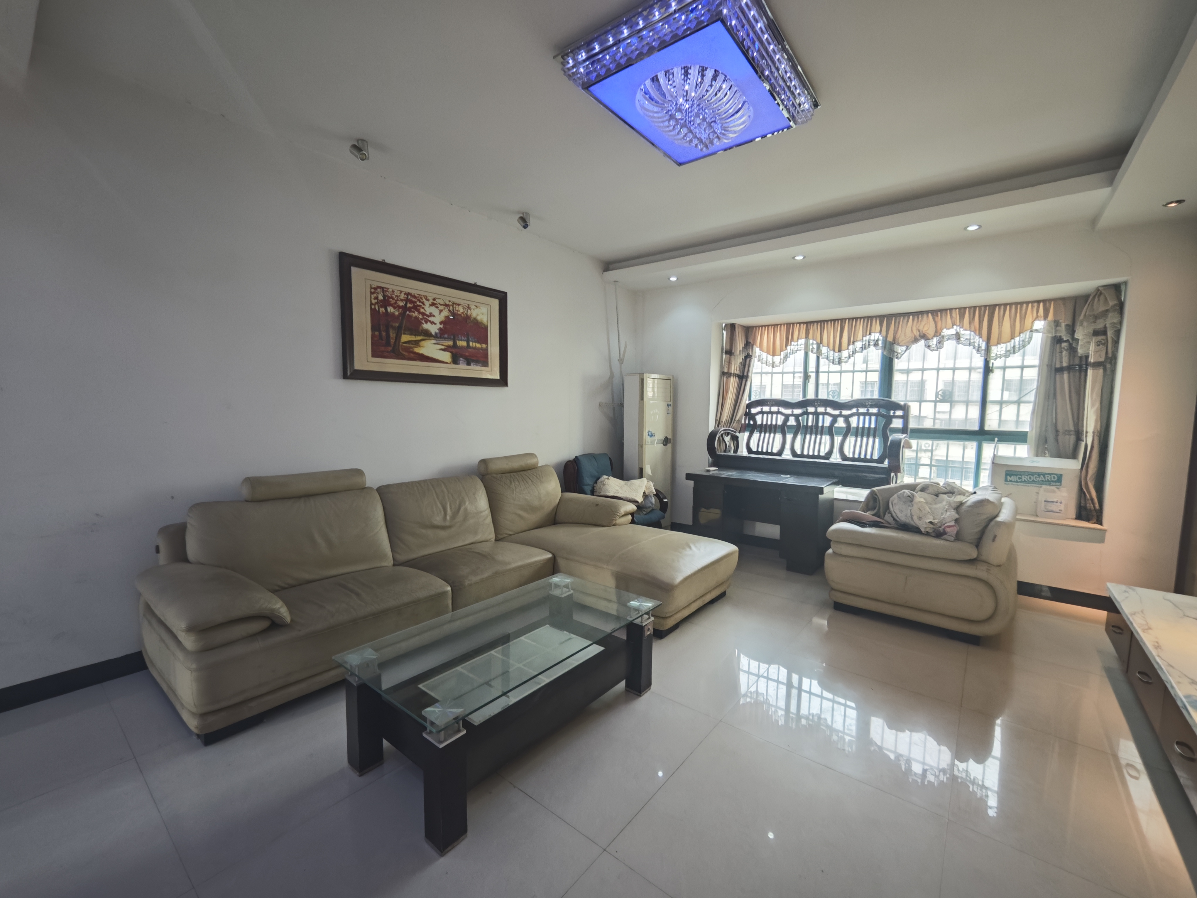 凯旋豪庭  4室2厅2卫    1500.0元/月