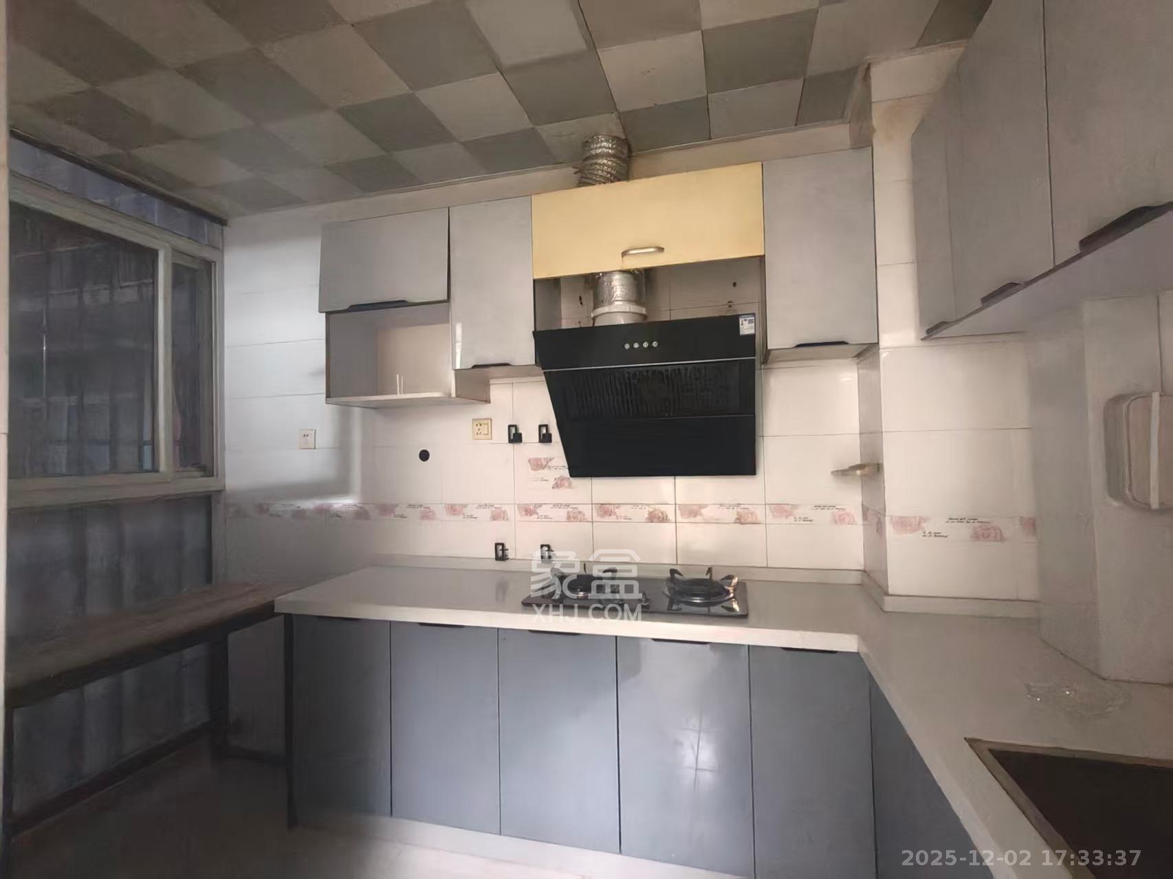 金地华园  1室2厅1卫    2300.0元/月室内图