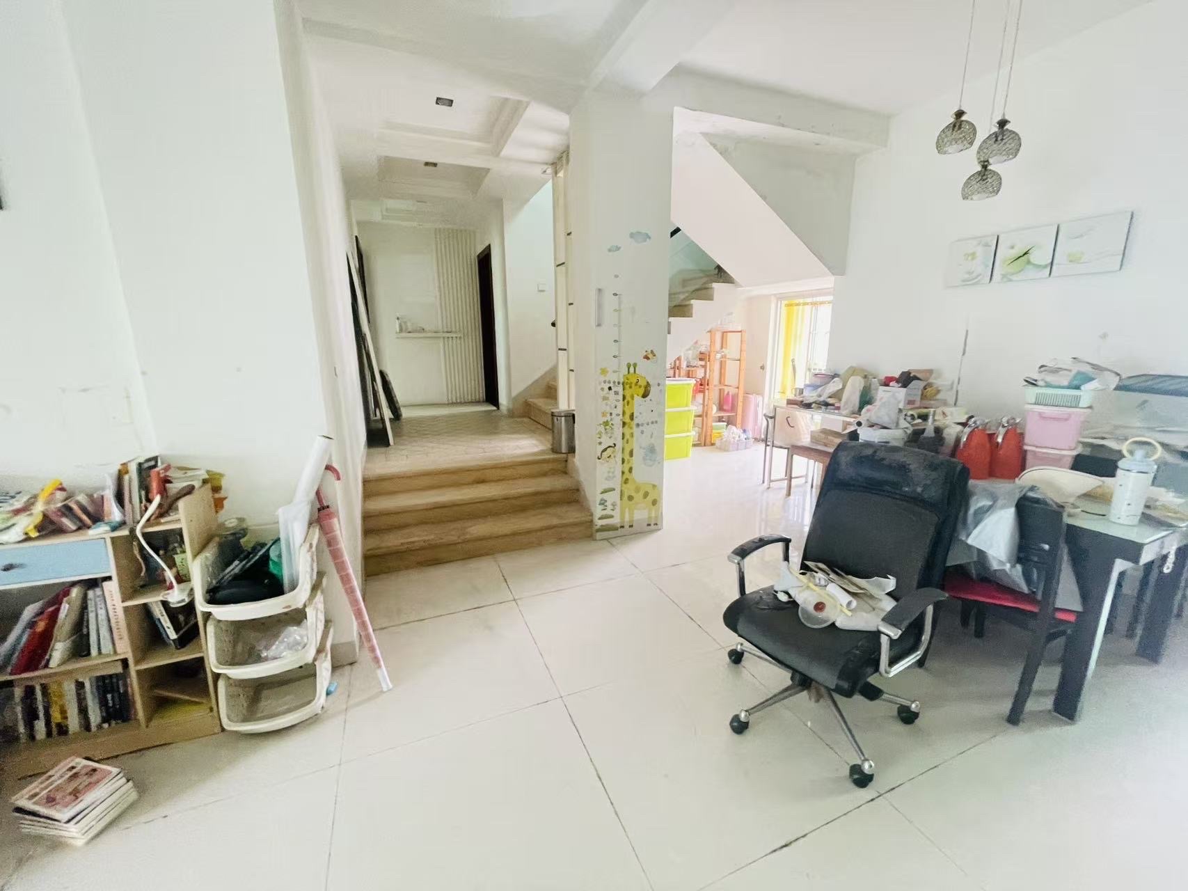 绿色佳园  5室2厅2卫    3000.0元/月室内图