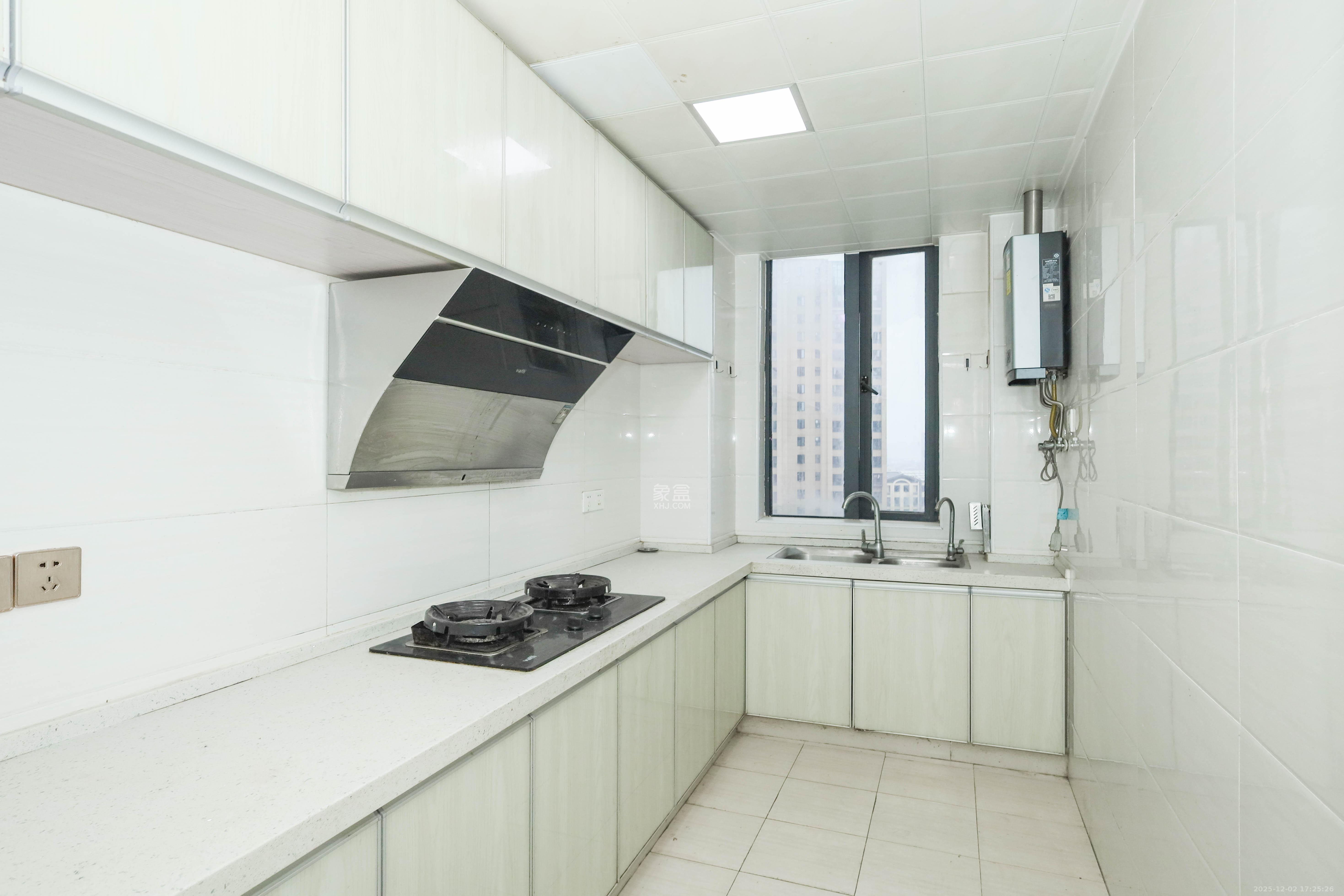 润芳园 4室2厅2卫 110.0万 润芳园 4室2厅2卫 110.0万厨房