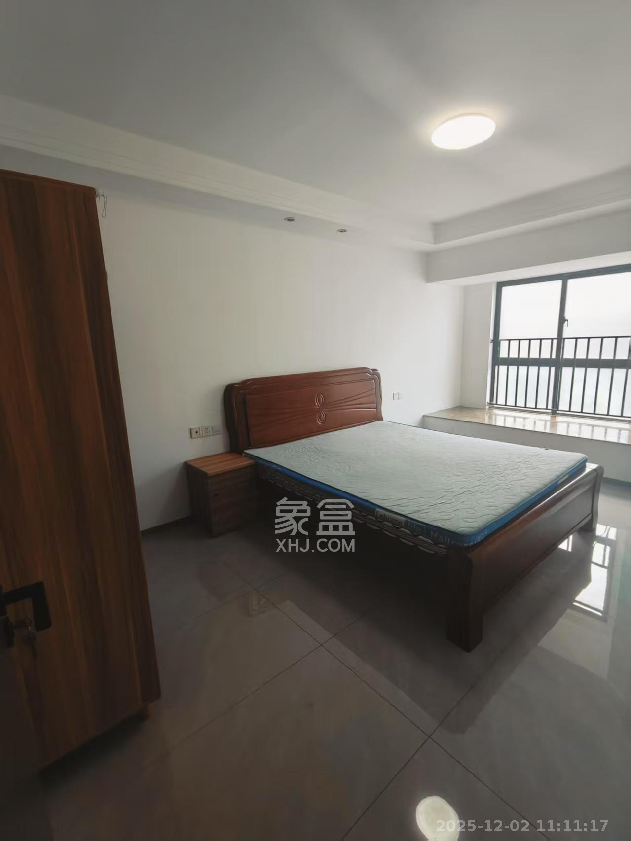 绿地中央广场  3室2厅1卫    2800.0元/月室内图