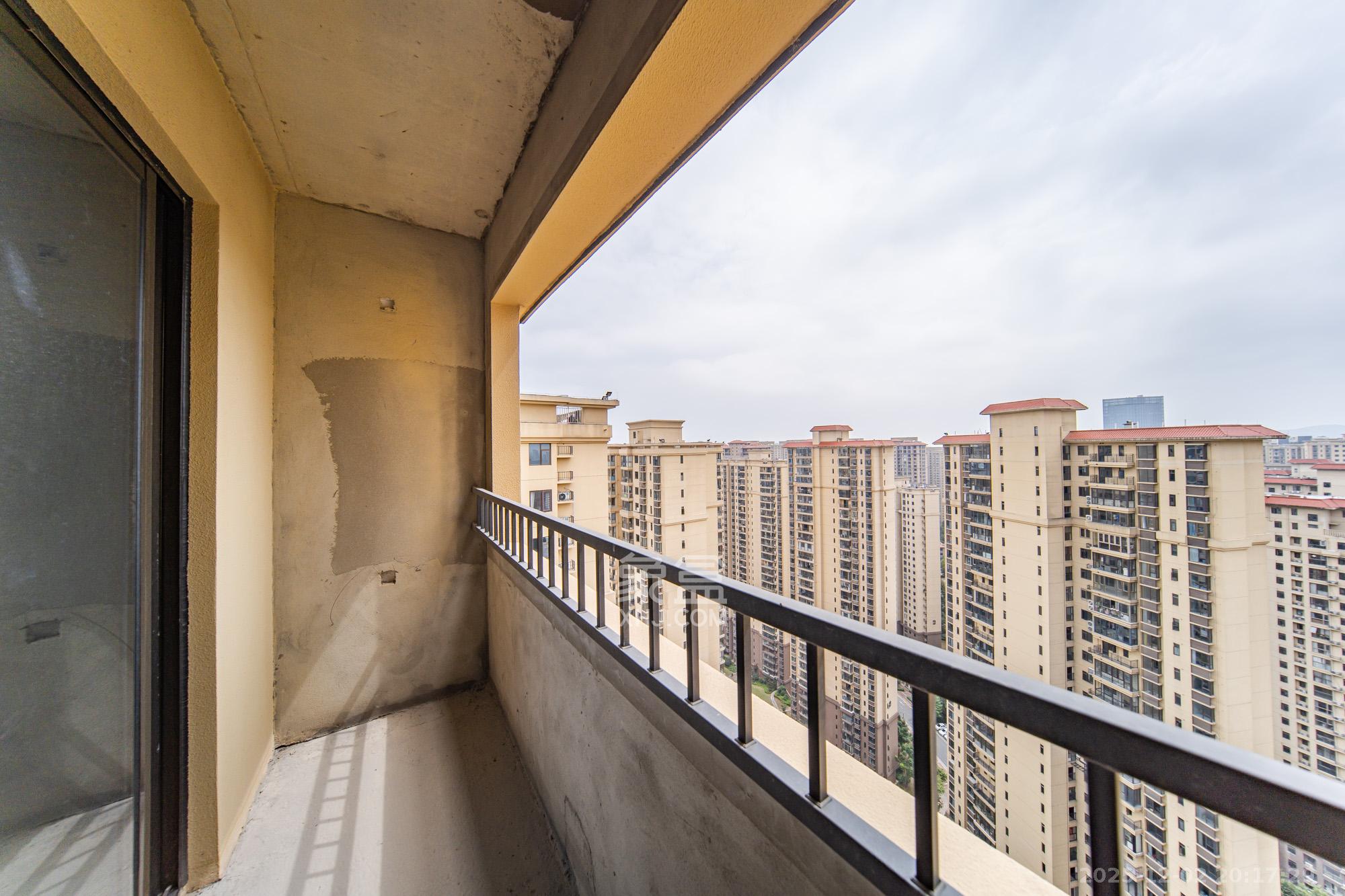 江山帝景哈佛 3室2厅2卫 90.0万 江山帝景哈佛 3室2厅2卫 90.0万阳台