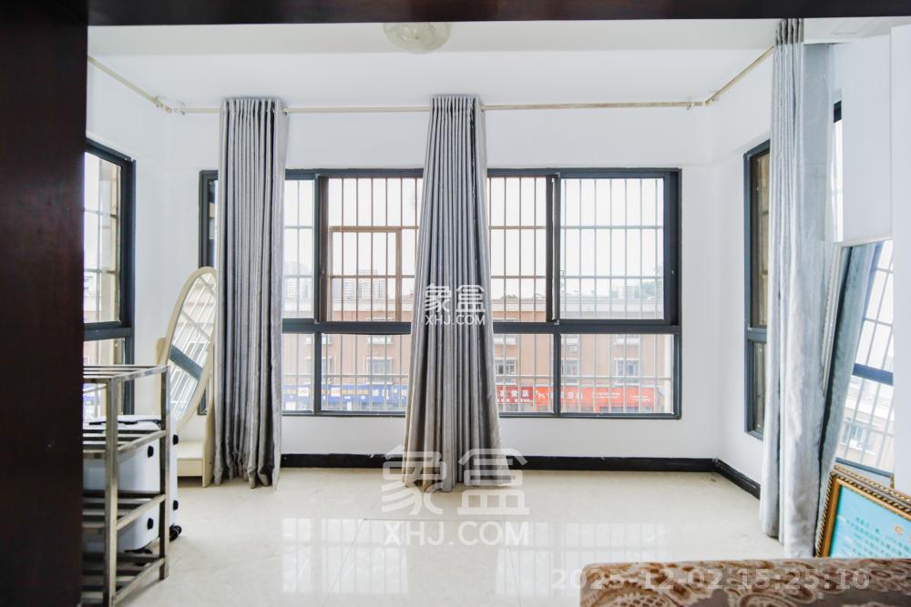 上海城小区 4室2厅2卫 2400.0元/月 上海城小区 4室2厅2卫 2400.0元/月室内图