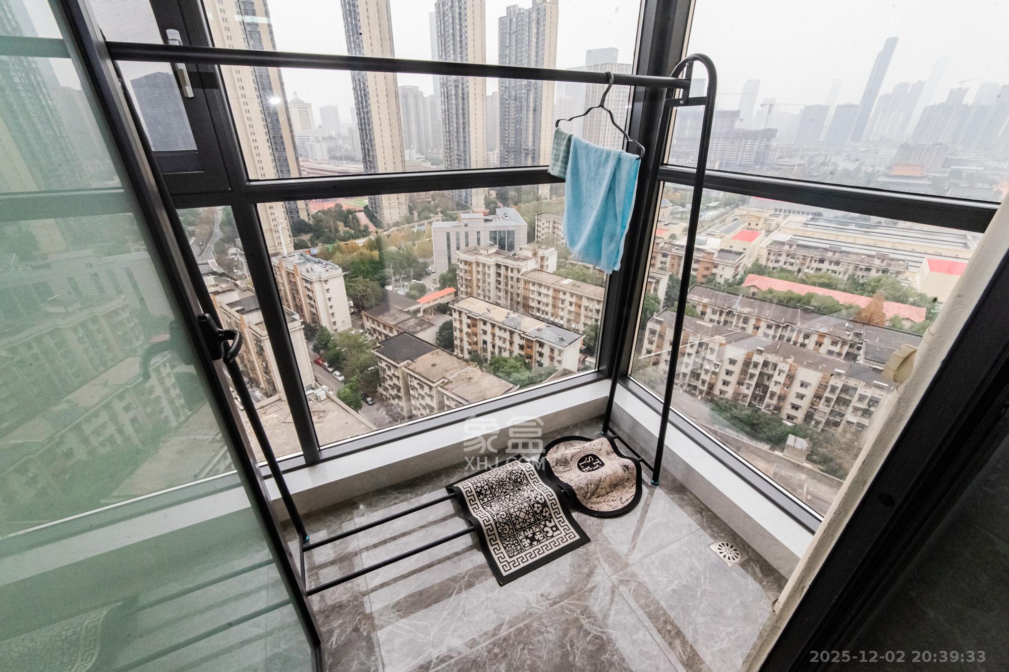 北辰瀚江府  3室2厅2卫    240.0万阳台