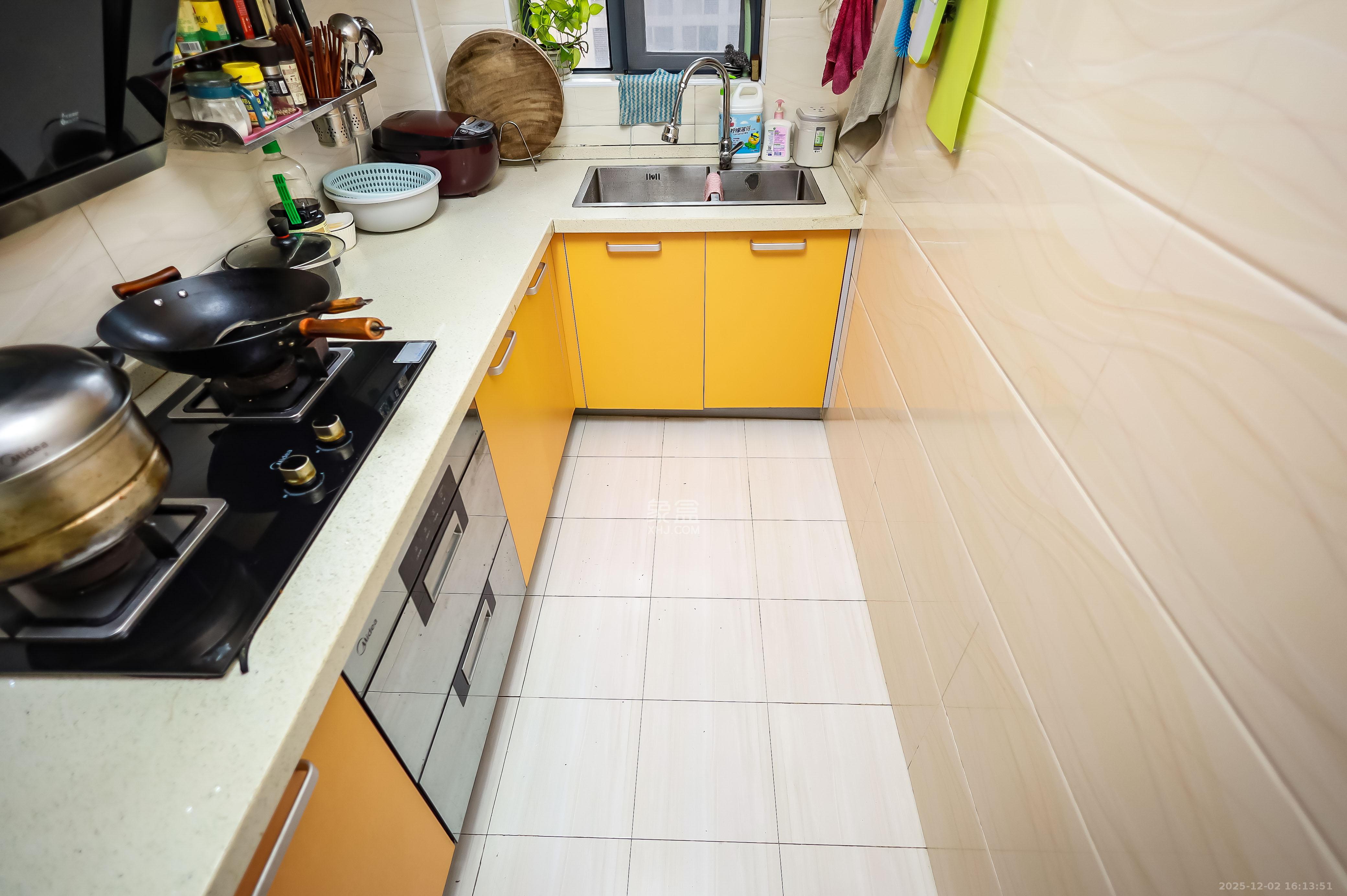 荣盛花语馨苑  3室2厅1卫    65.0万厨房