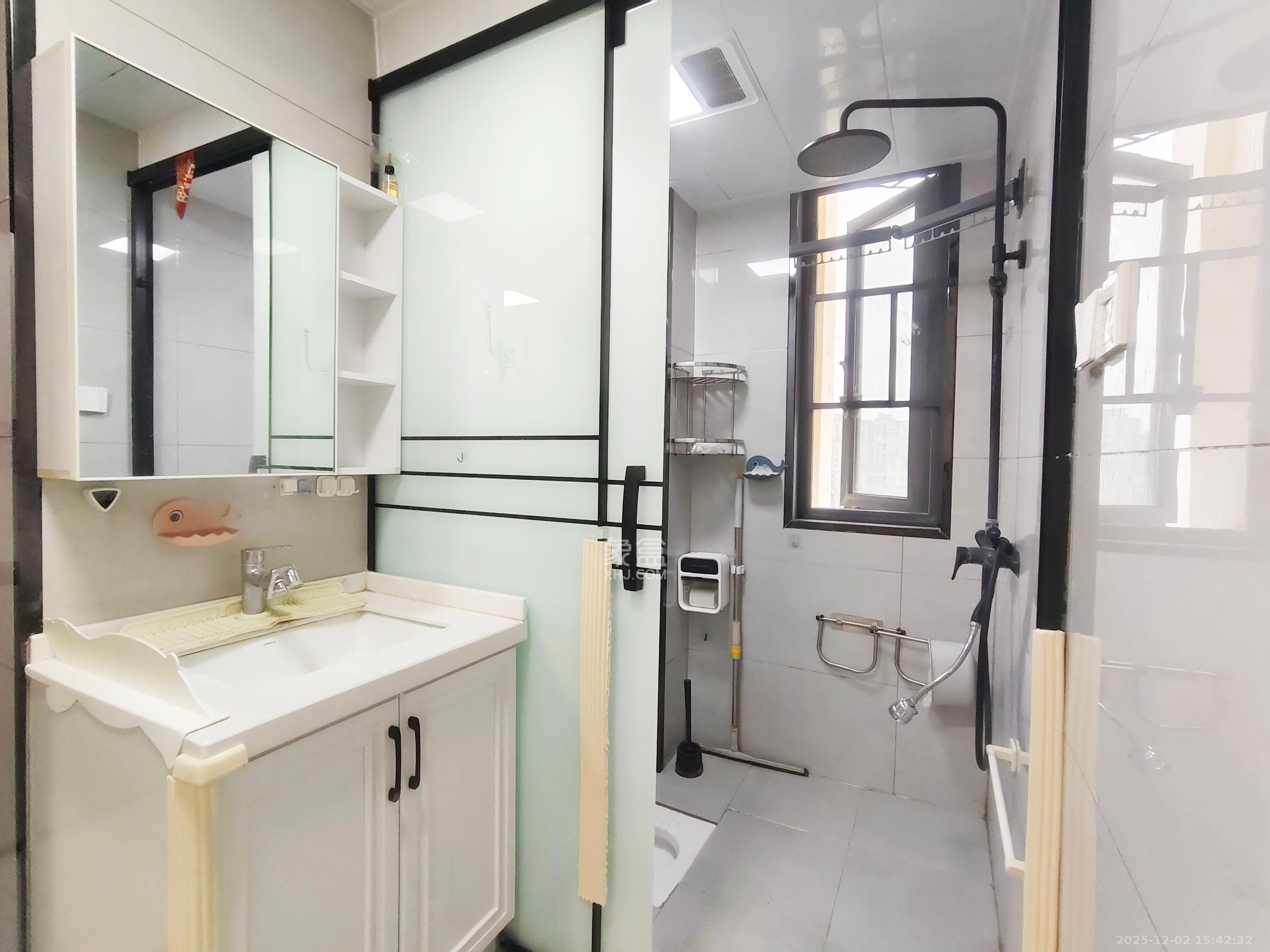 蔷薇国际  2室2厅1卫    2000.0元/月室内图