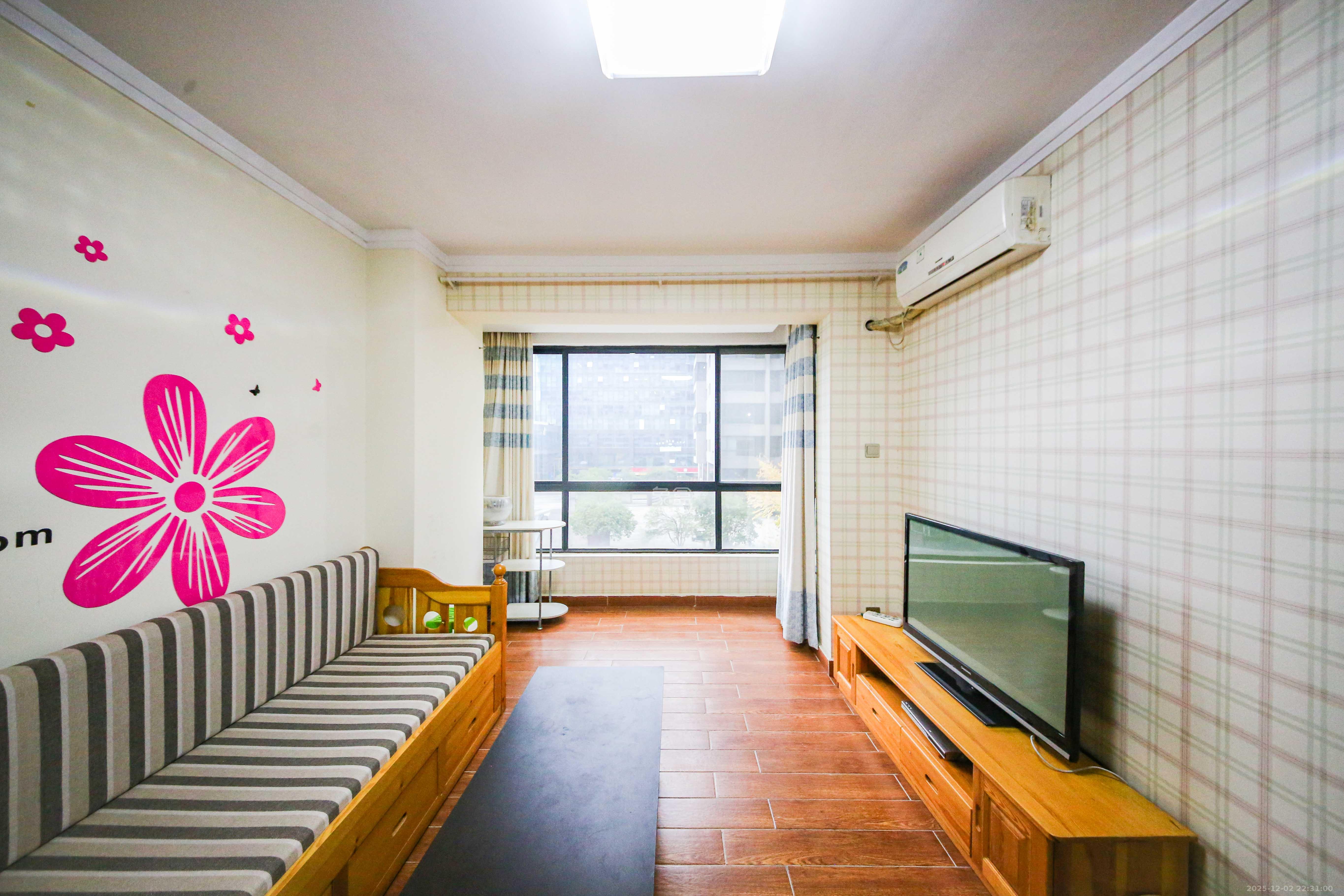 标志商务中心  1室1厅1卫    30.0万客厅