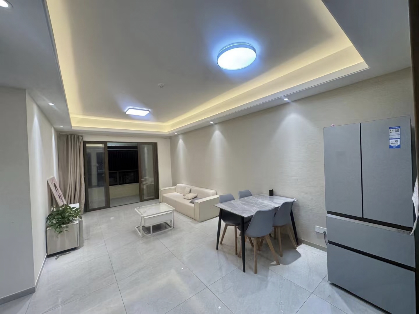 金湖壹号  3室2厅2卫    4200.0元/月室内图