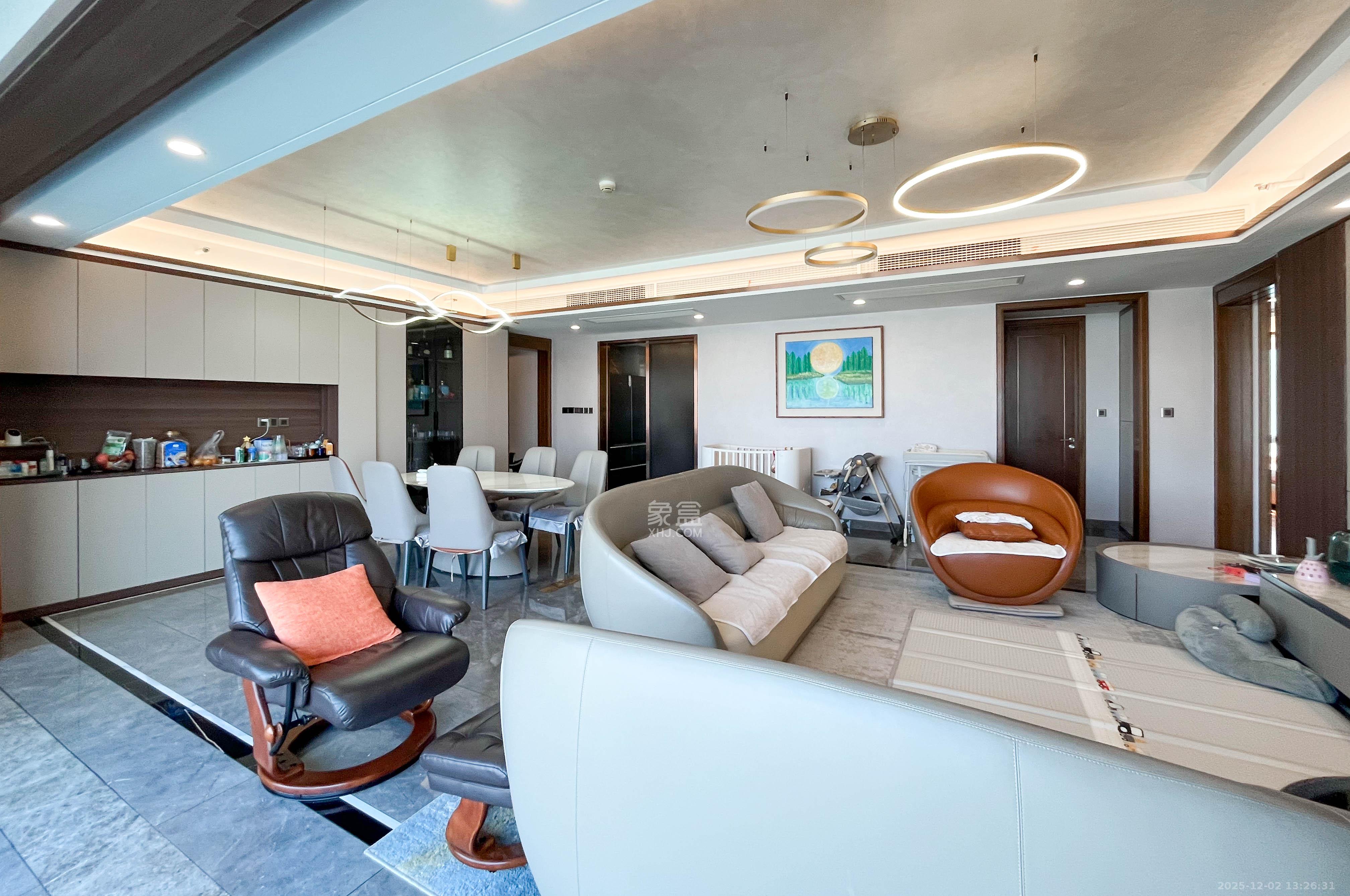 中海梅溪湖壹号  4室2厅2卫    618.0万客厅