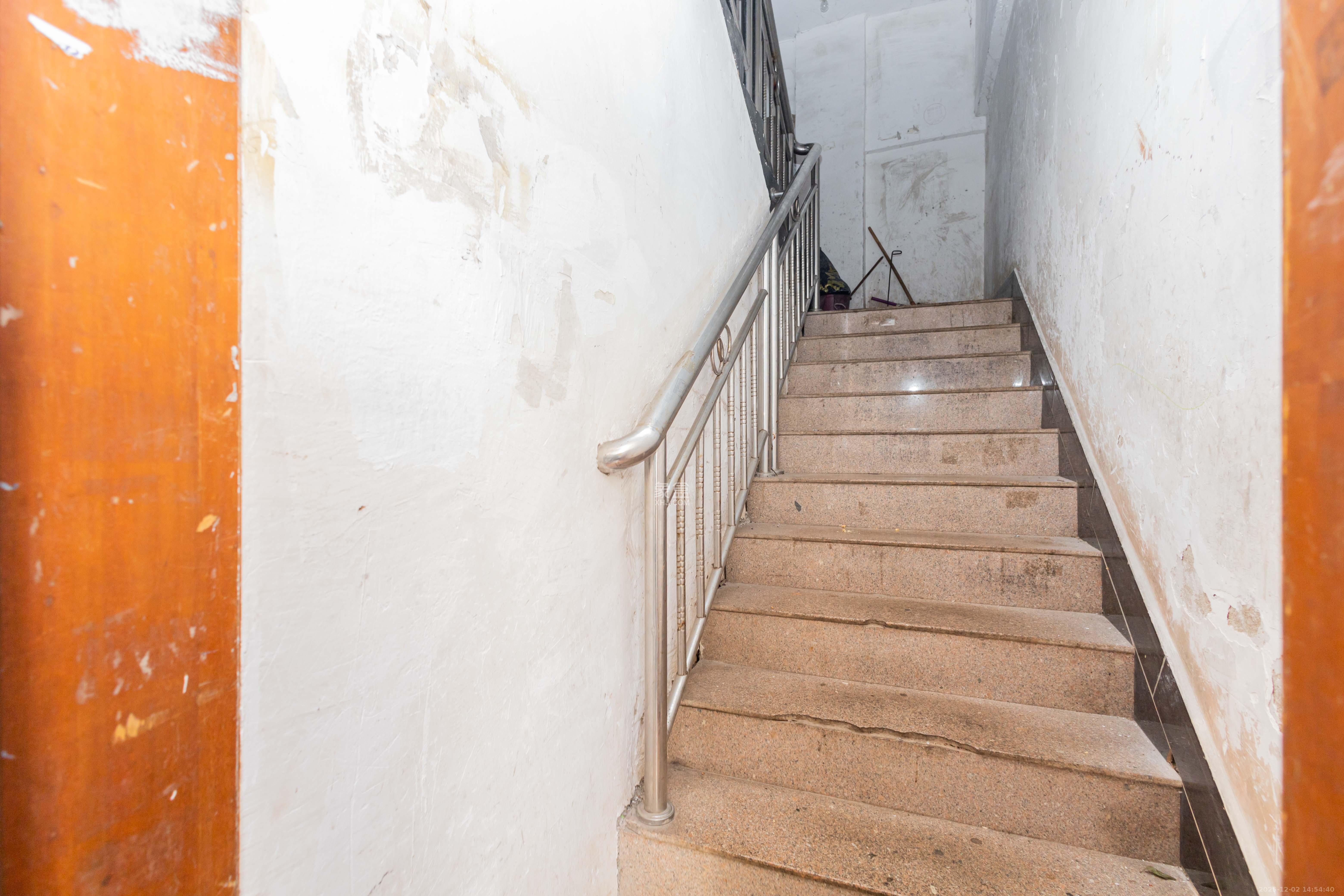 泉塘小区 8室4厅4卫 198.0万 泉塘小区 8室4厅4卫 198.0万卧室