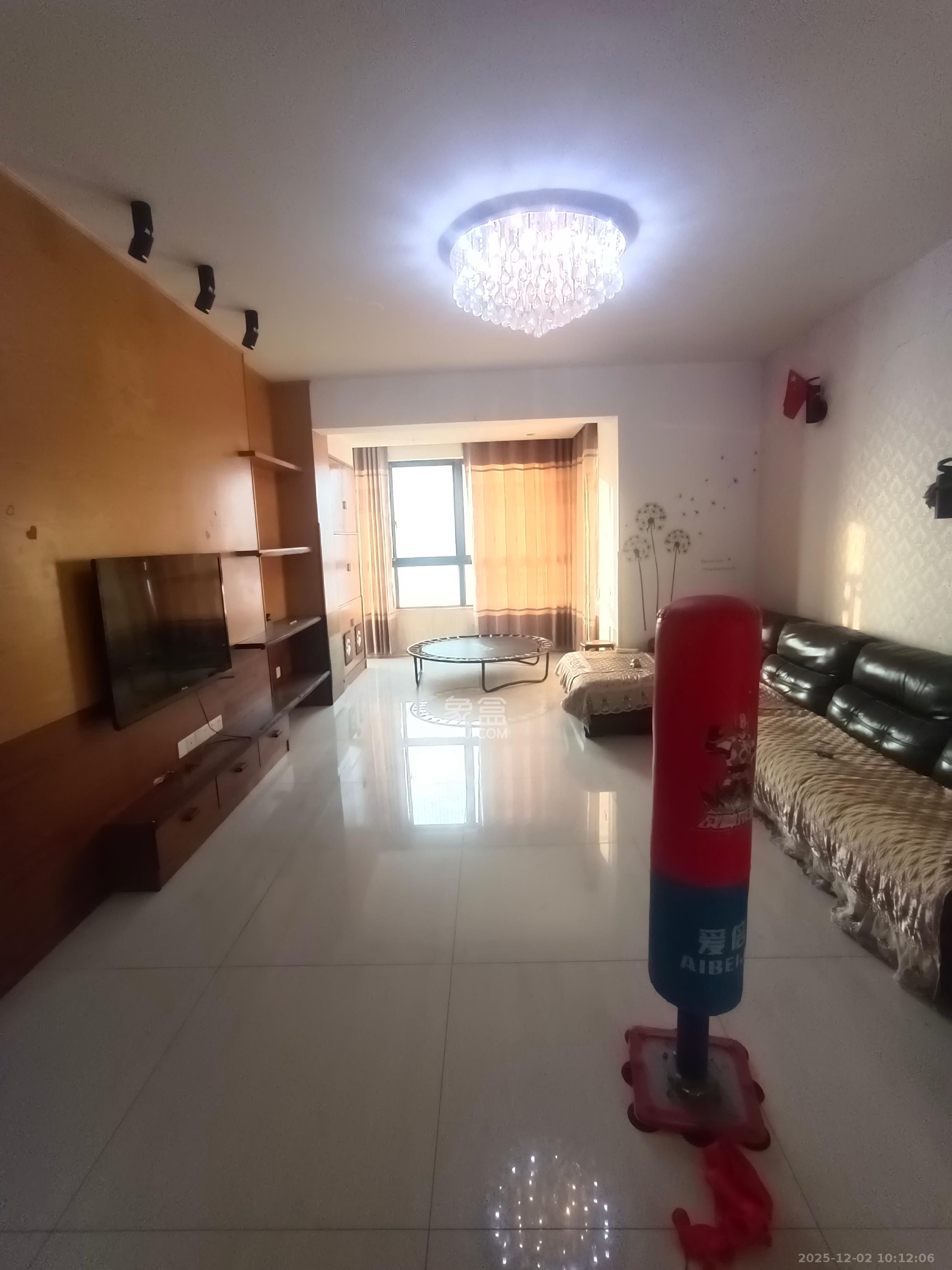 长房时代城  3室2厅2卫    3000.0元/月