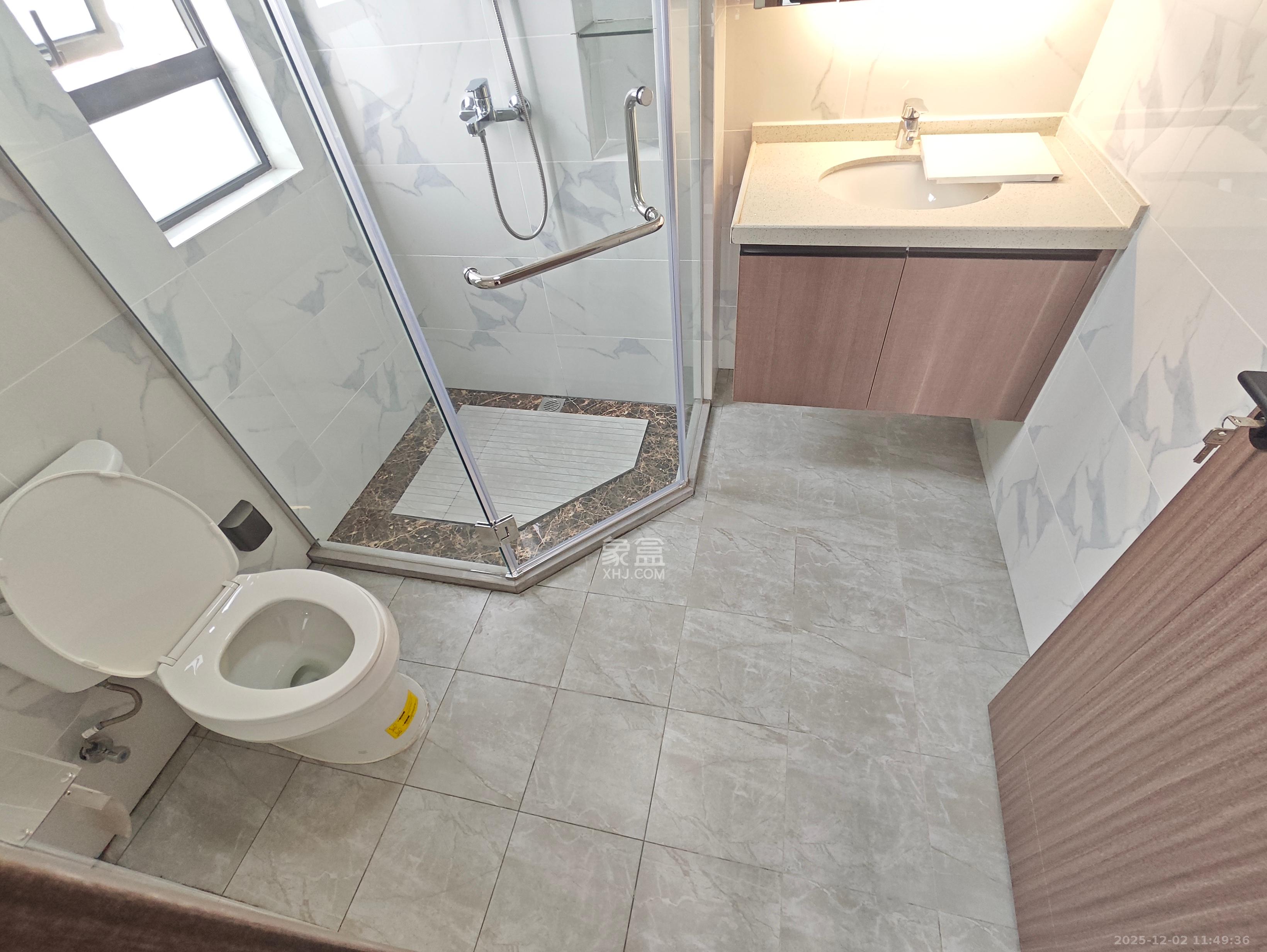 绿地V岛 4室2厅2卫 4200.0元/月 绿地V岛 4室2厅2卫 4200.0元/月室内图