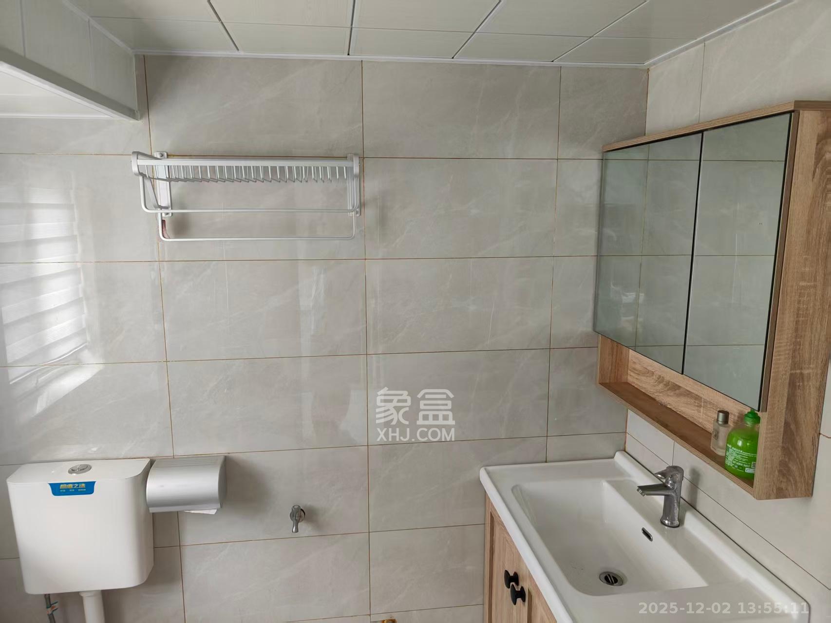 阳光花园 1室1厅1卫 1600.0元/月 阳光花园 1室1厅1卫 1600.0元/月室内图