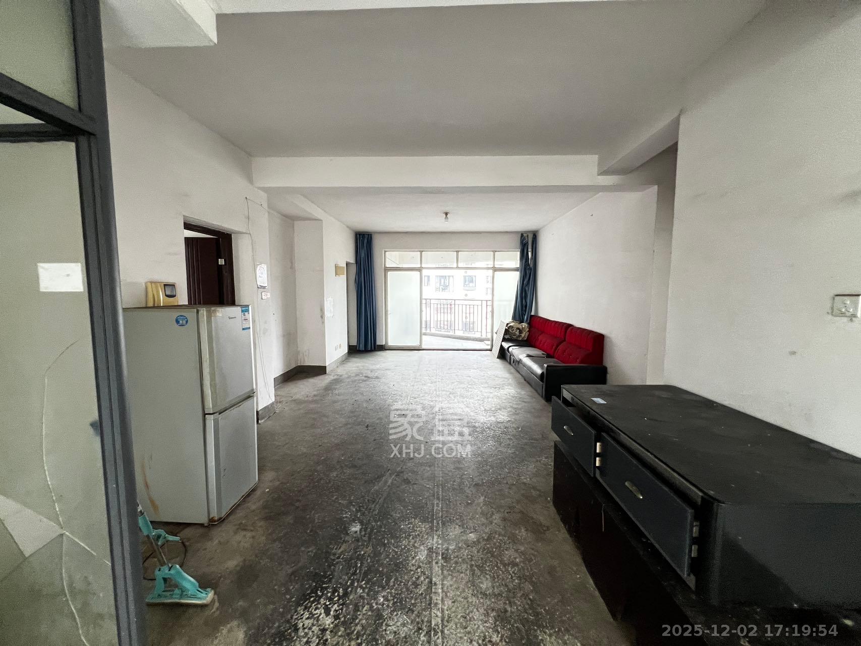 华雅花园  4室2厅2卫    2600.0元/月