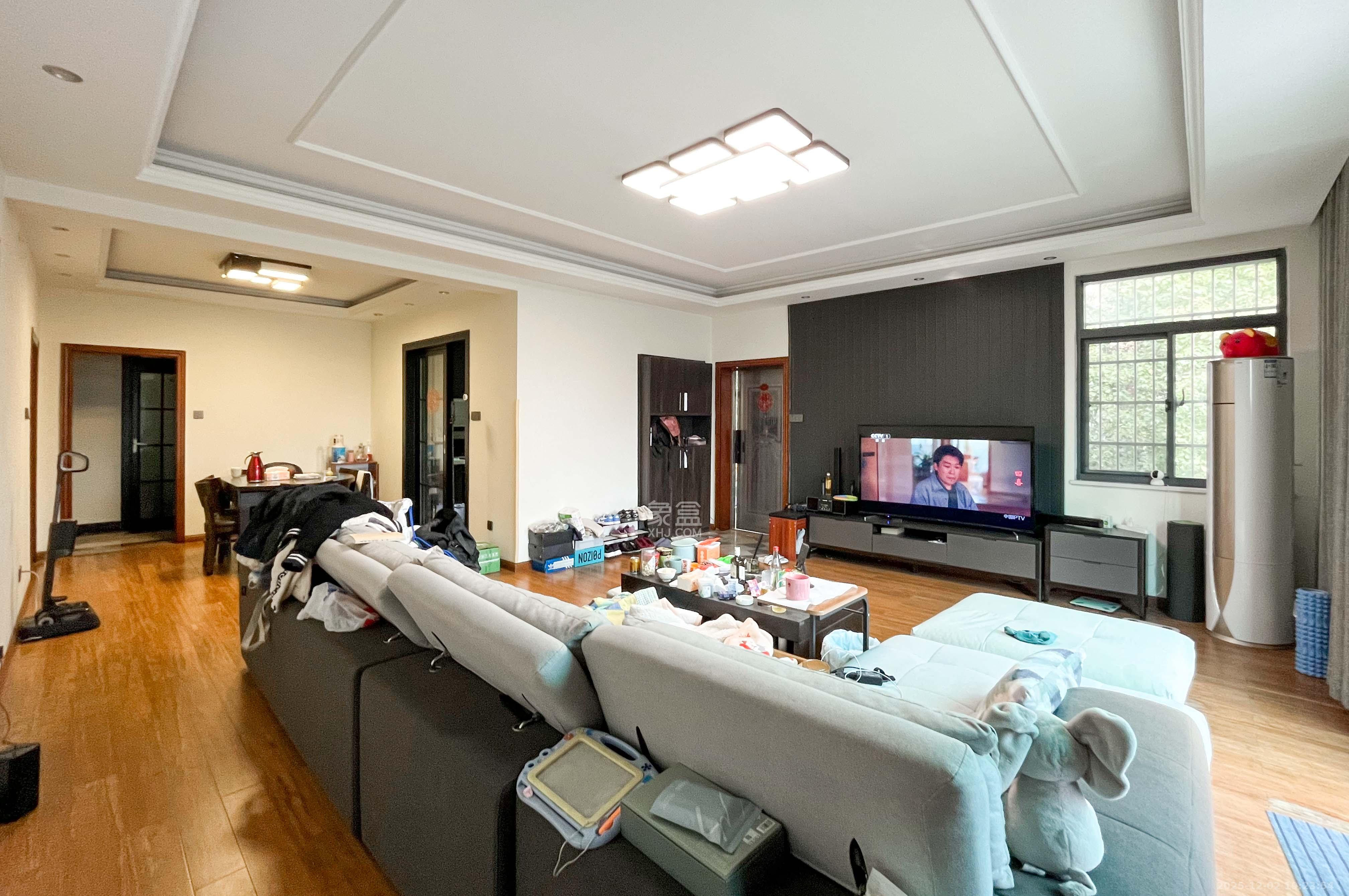 阳明山庄  4室2厅2卫    149.0万客厅