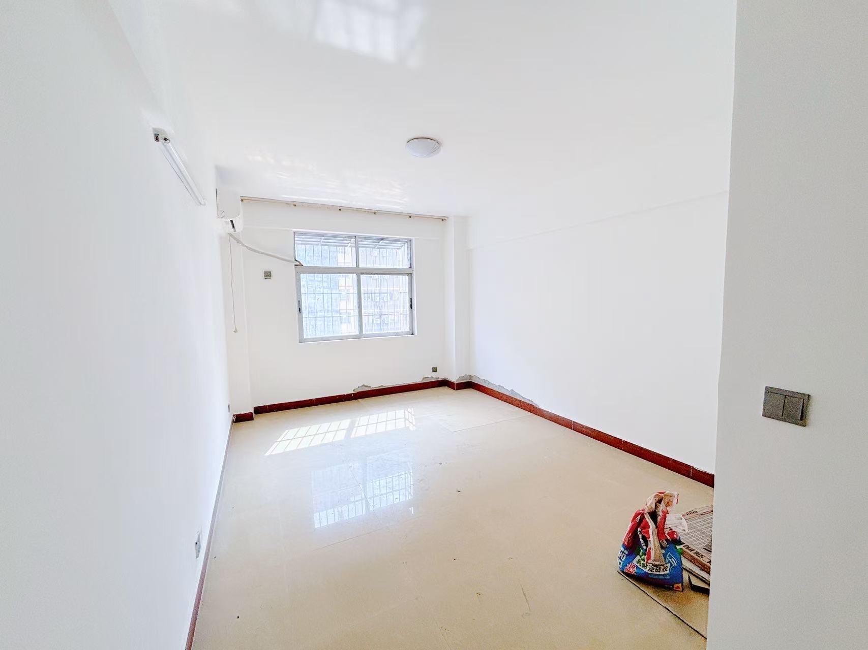 琼山区规划局宿舍 4室2厅2卫 2000.0元/月 琼山区规划局宿舍 4室2厅2卫 2000.0元/月室内图