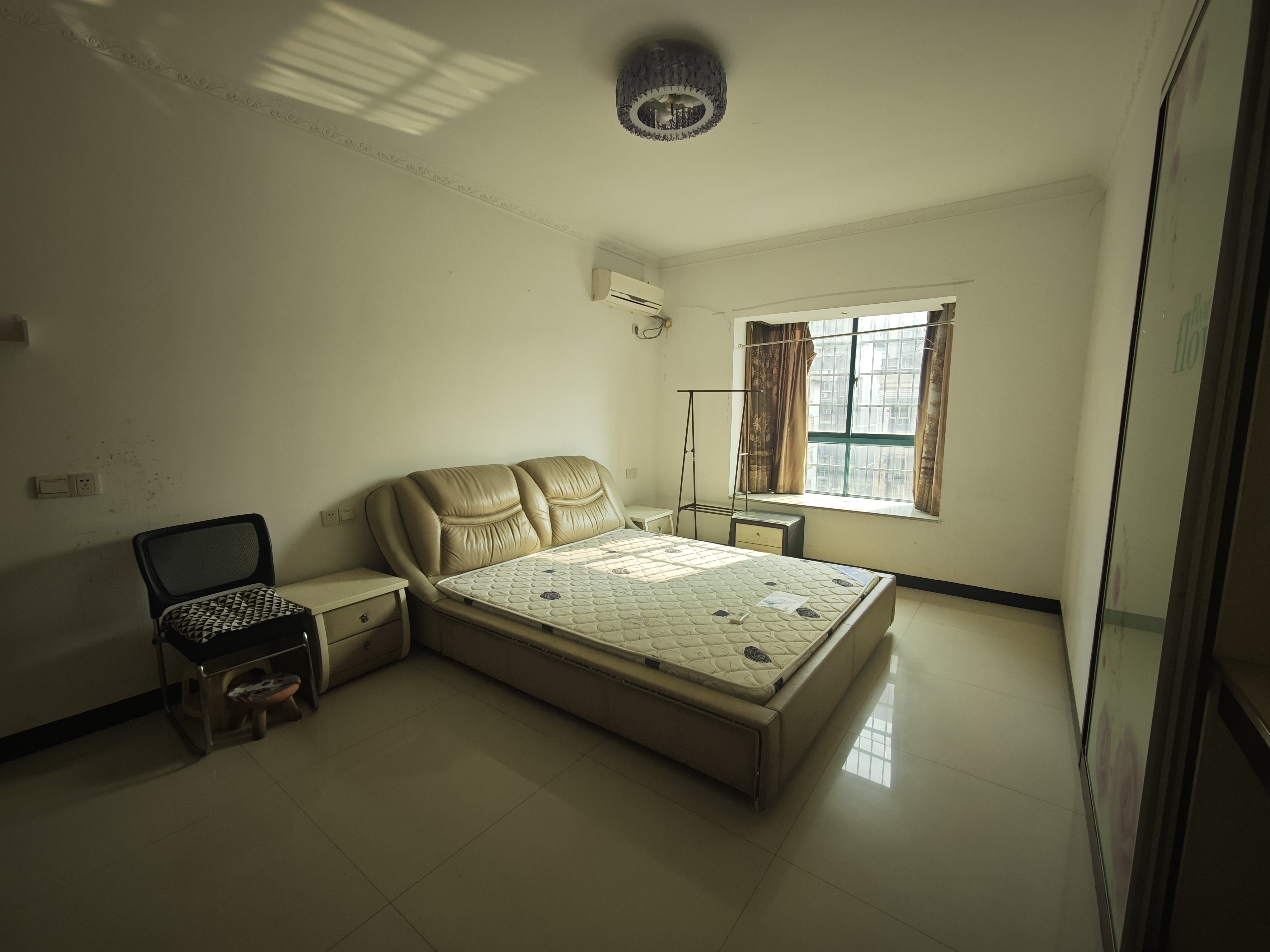 凯旋豪庭  4室2厅2卫    1500.0元/月室内图