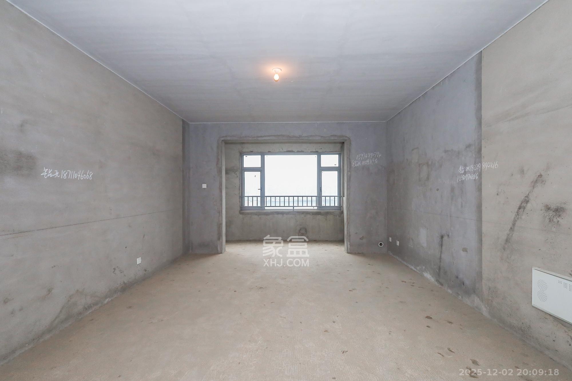 八方小区C区 4室2厅2卫 508.0万 八方小区C区 4室2厅2卫 508.0万客厅