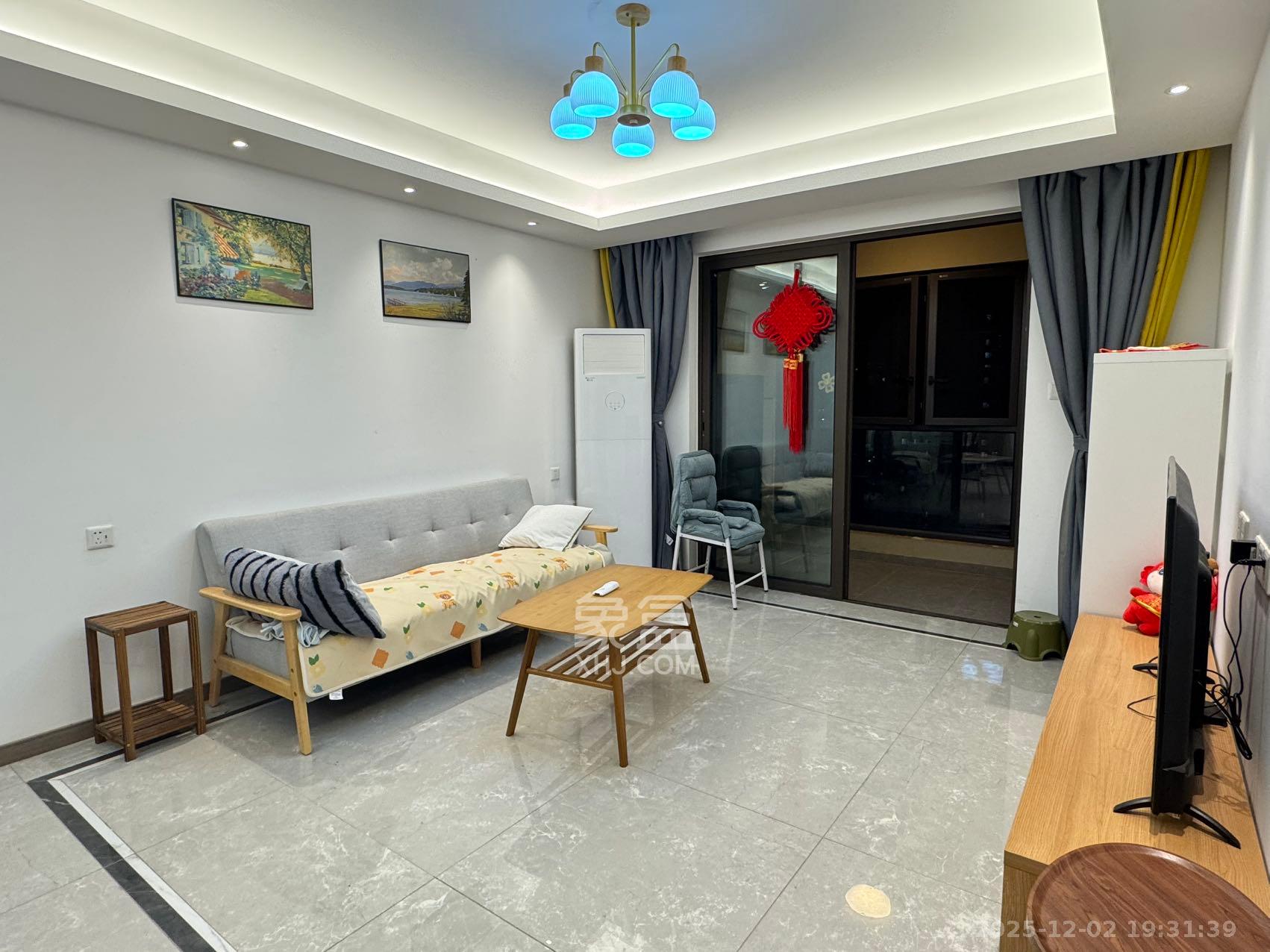 龙湖铂金中心（龙湖春江郦城）  3室2厅2卫    4100.0元/月