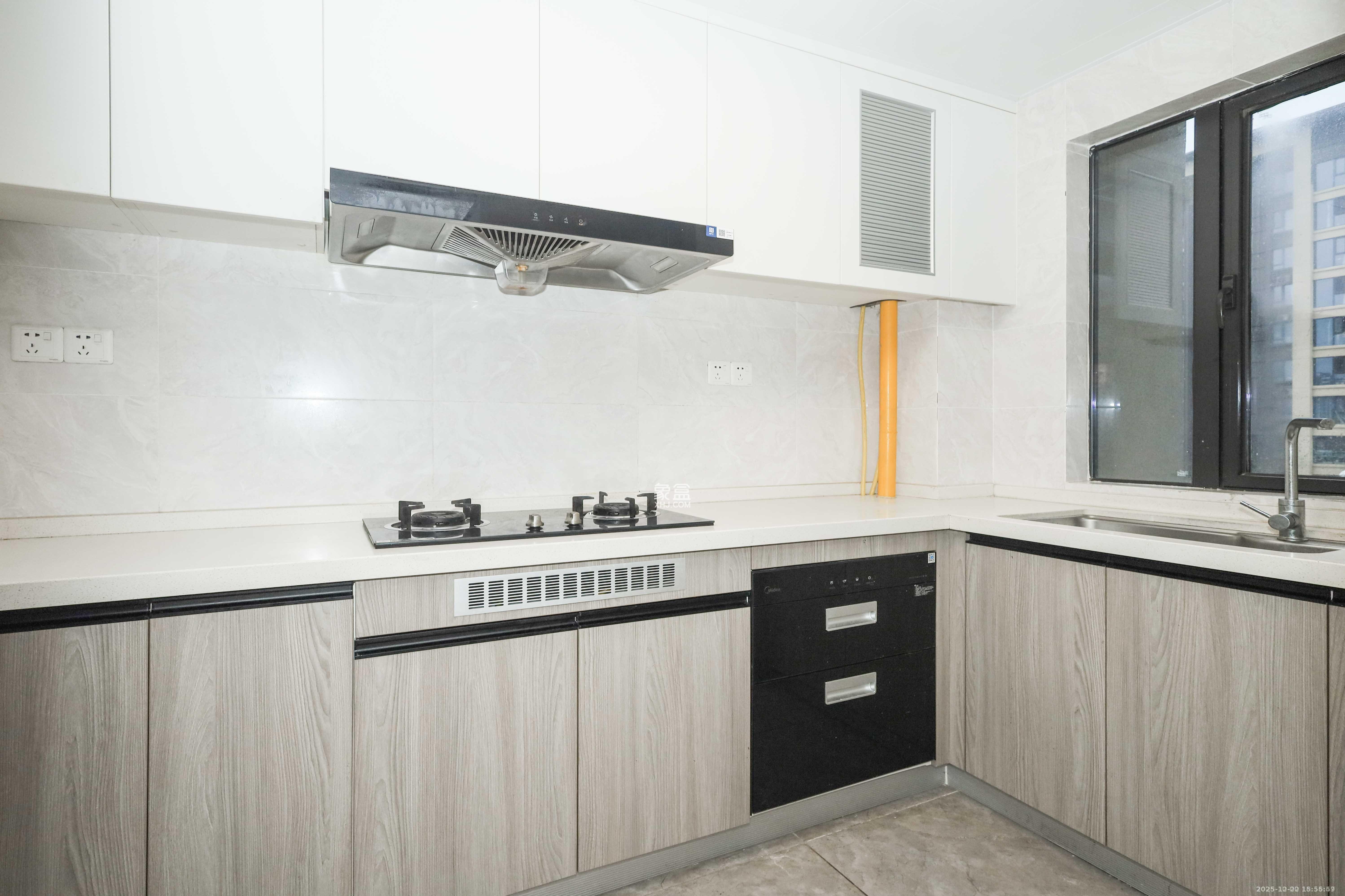 越秀亲爱里 3室2厅2卫 2500.0元/月 越秀亲爱里 3室2厅2卫 2500.0元/月室内图