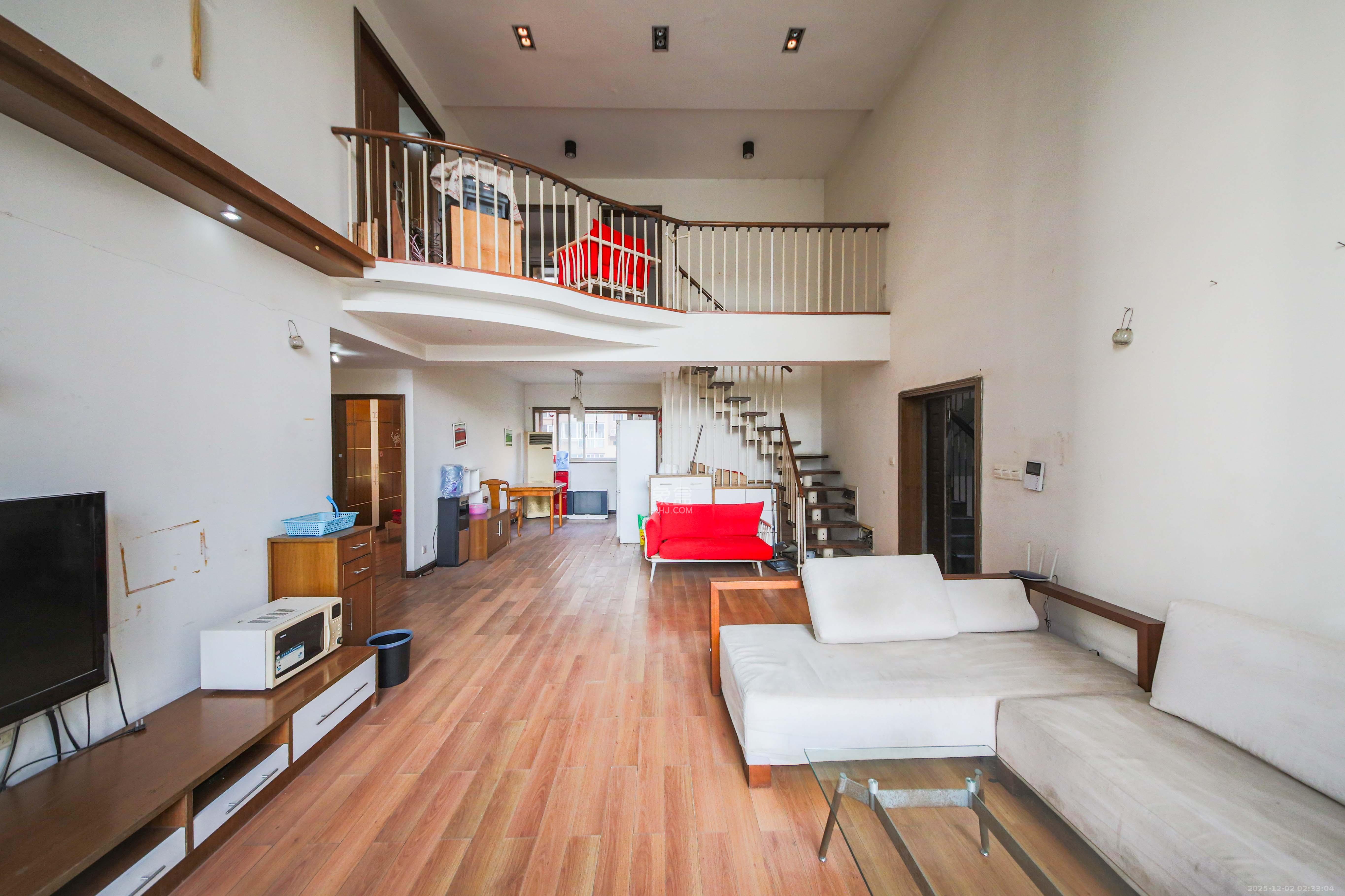 阳光嘉园  5室3厅3卫    240.0万