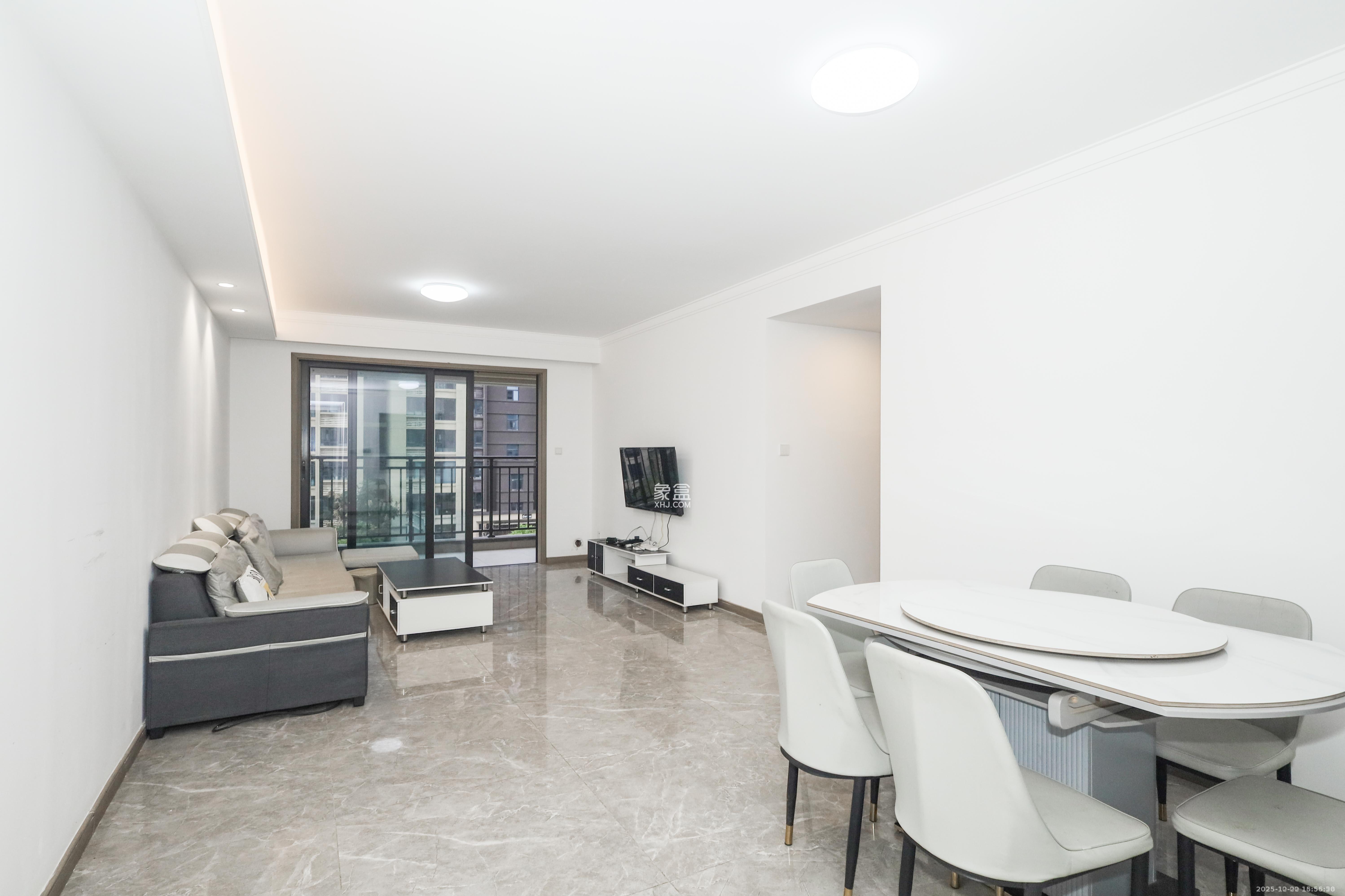 越秀亲爱里 3室2厅2卫 2500.0元/月 越秀亲爱里 3室2厅2卫 2500.0元/月室内图