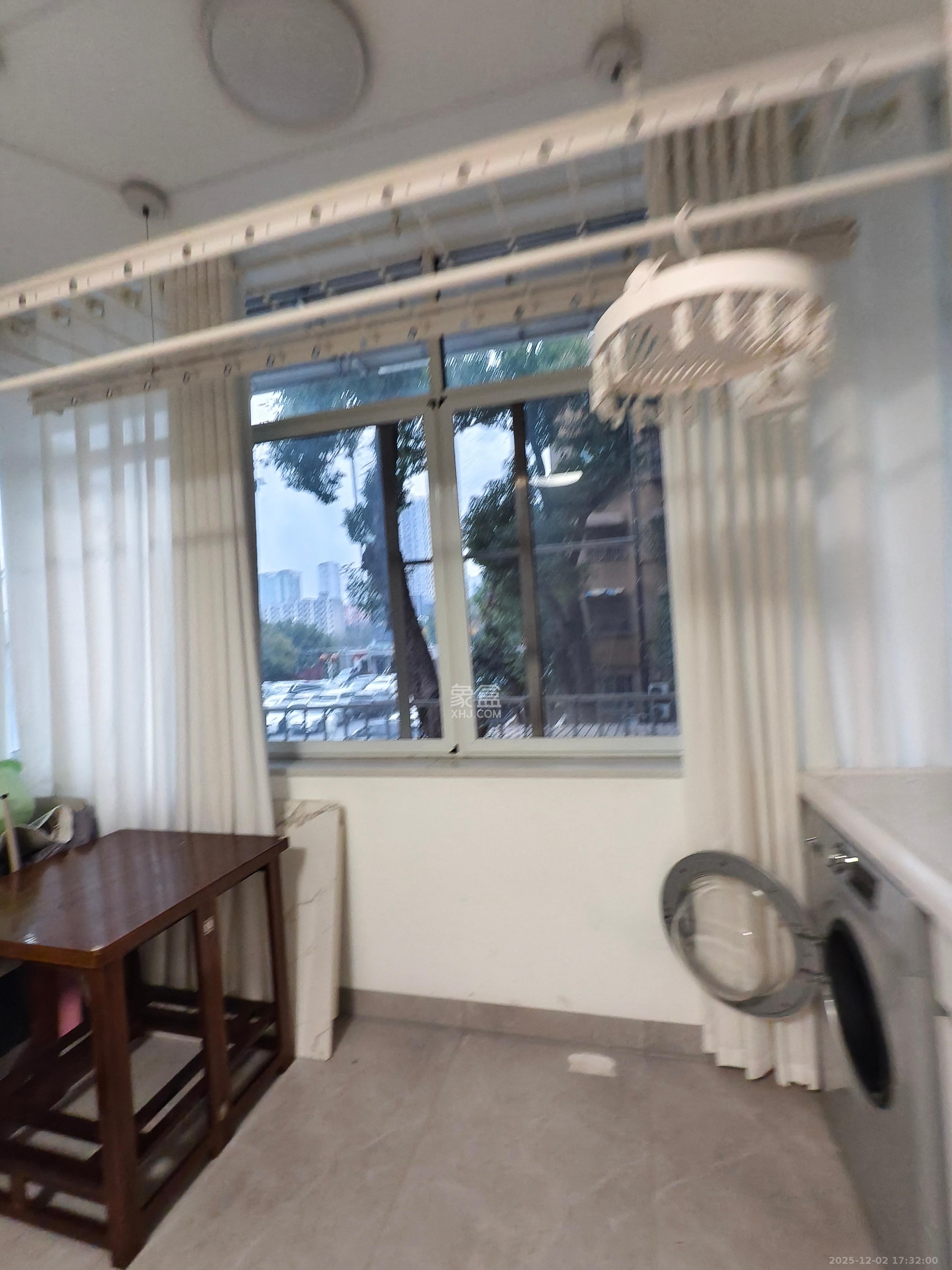 长岭水电八局宿舍 3室1厅1卫 2500.0元/月 长岭水电八局宿舍 3室1厅1卫 2500.0元/月室内图