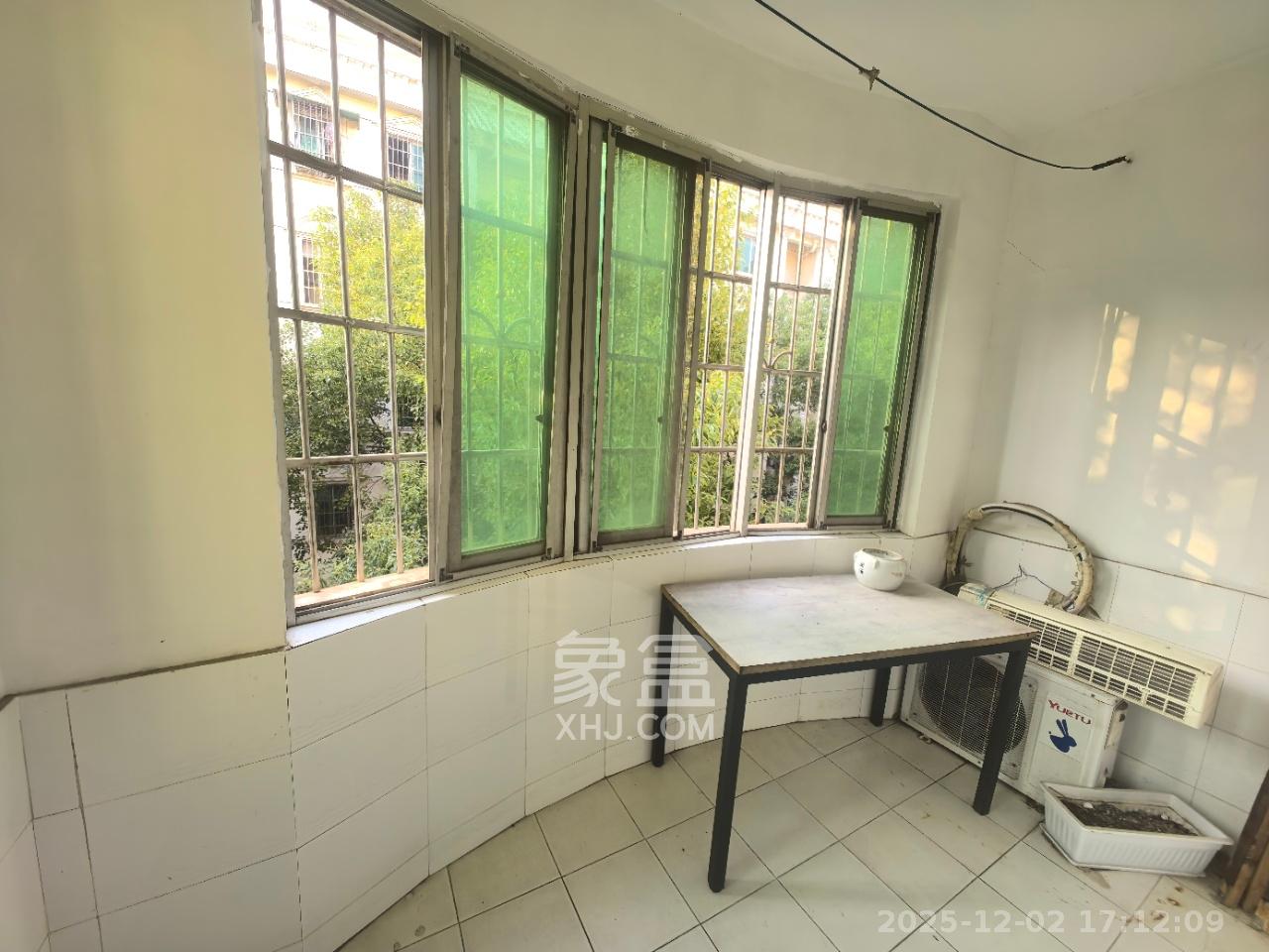 中南汽车世界  3室2厅1卫    1400.0元/月室内图