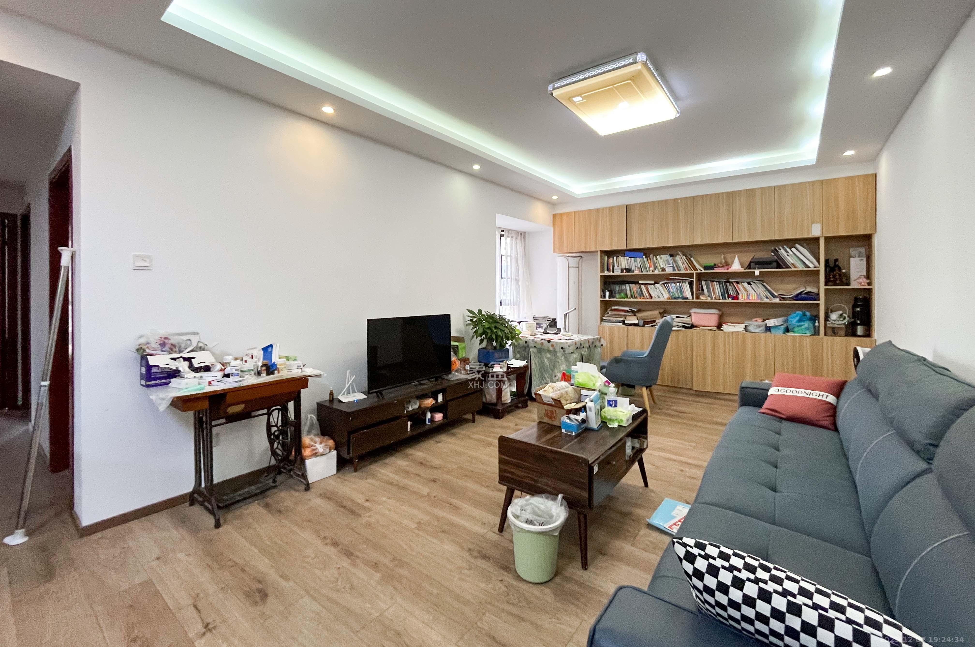 中海梅溪湖壹号 3室2厅1卫 148.0万 中海梅溪湖壹号 3室2厅1卫 148.0万客厅