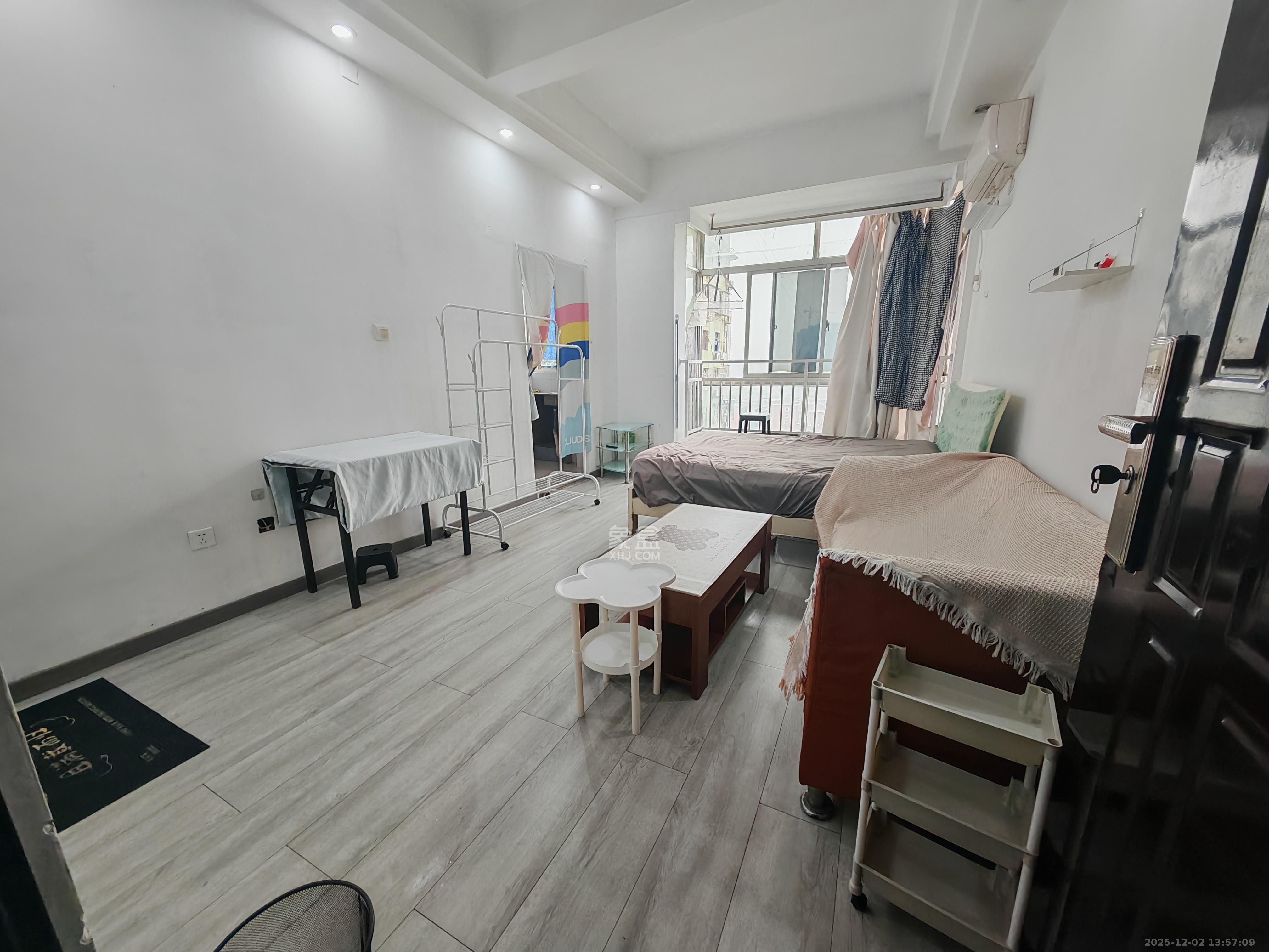 自由.com(自由大厦) 1室1厅1卫 1300.0元/月 自由.com(自由大厦) 1室1厅1卫 1300.0元/月室内图