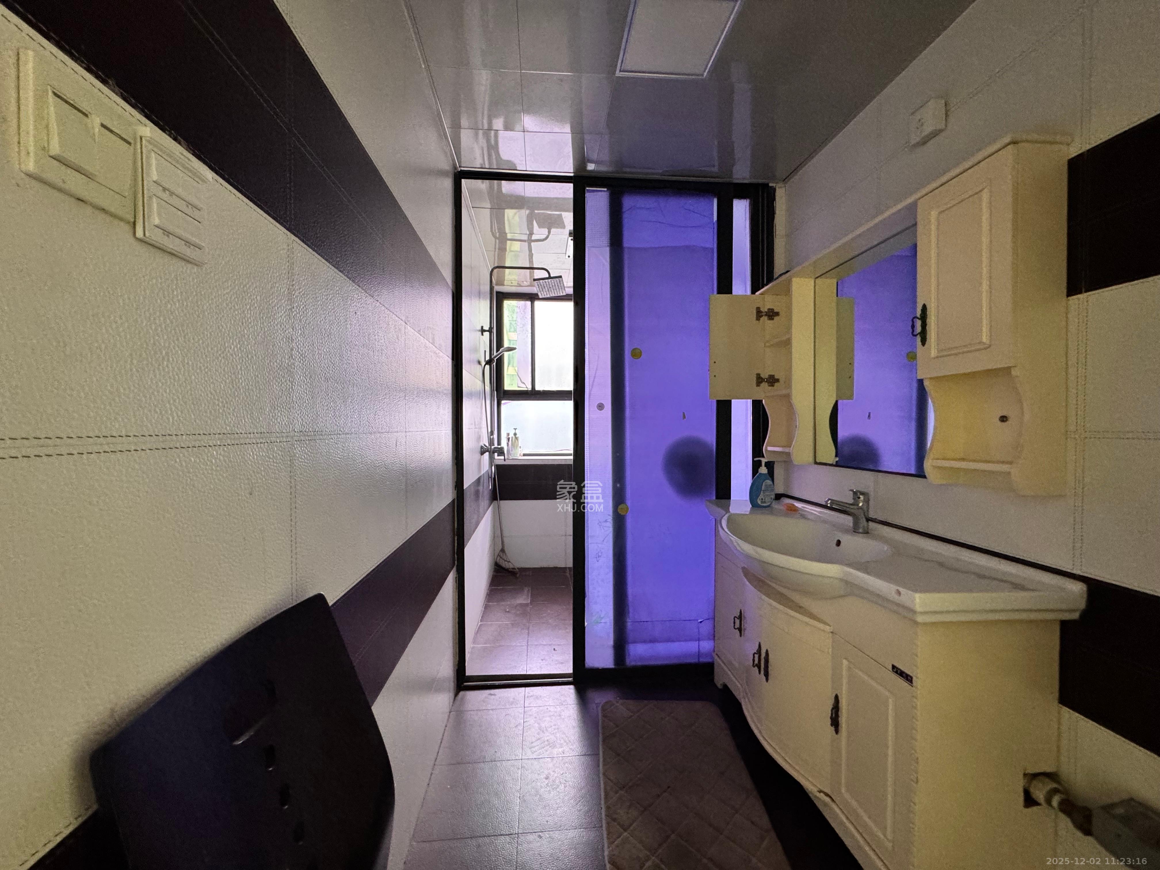 莱茵城 3室2厅2卫 2200.0元/月 莱茵城 3室2厅2卫 2200.0元/月室内图