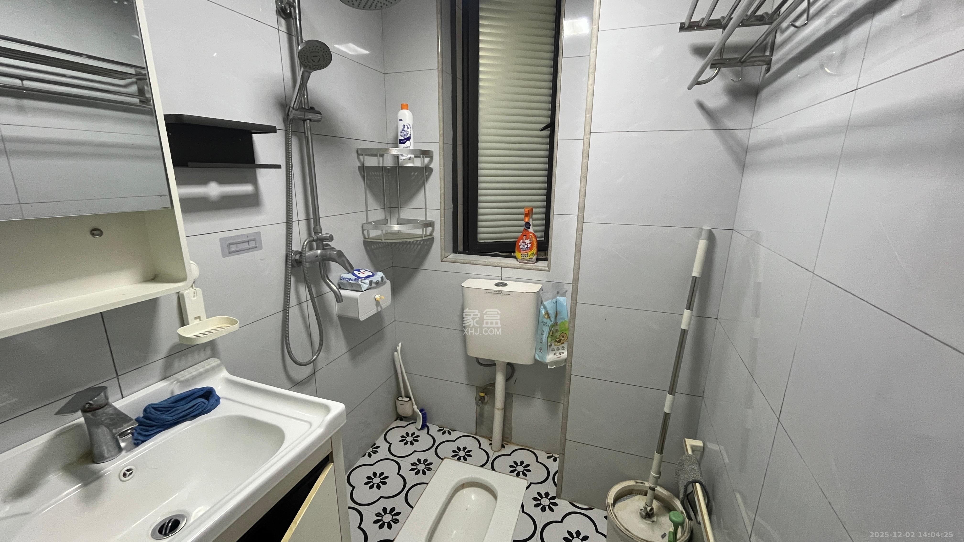 新新花园 1室1厅1卫 2000.0元/月 新新花园 1室1厅1卫 2000.0元/月室内图