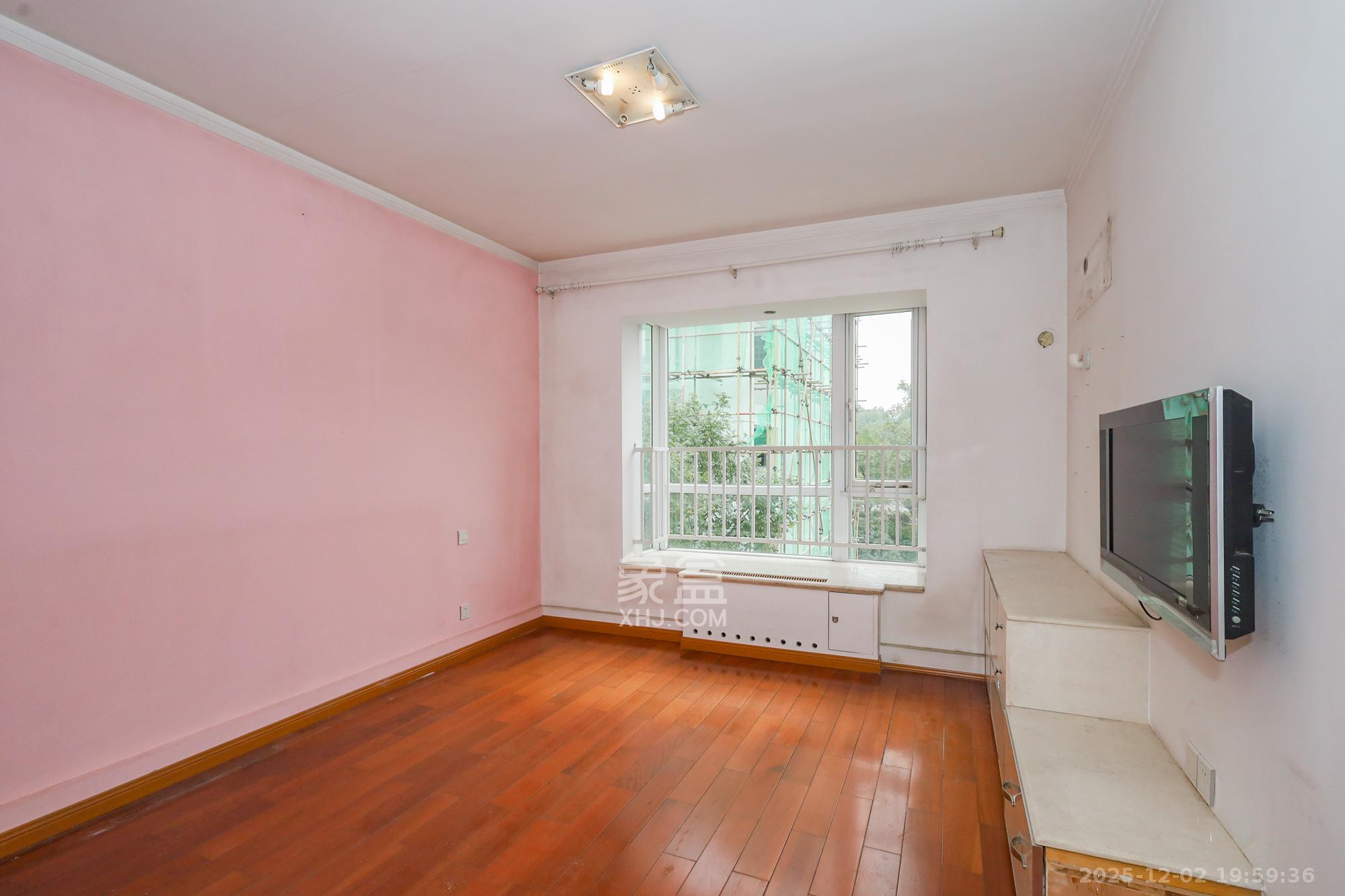 八方小区A区  4室2厅2卫    418.0万卧室