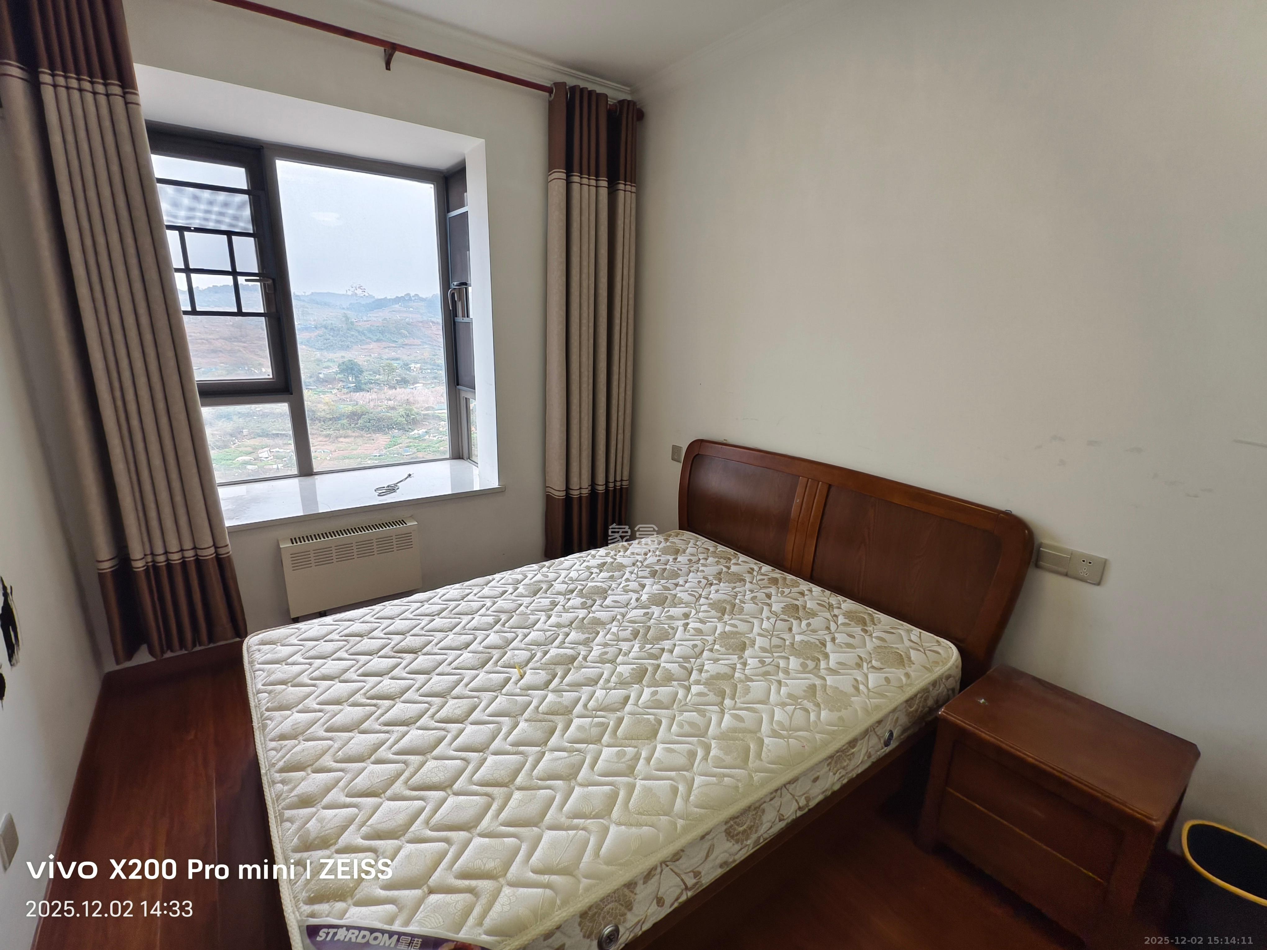 怡海星城  1室2厅1卫    1900.0元/月