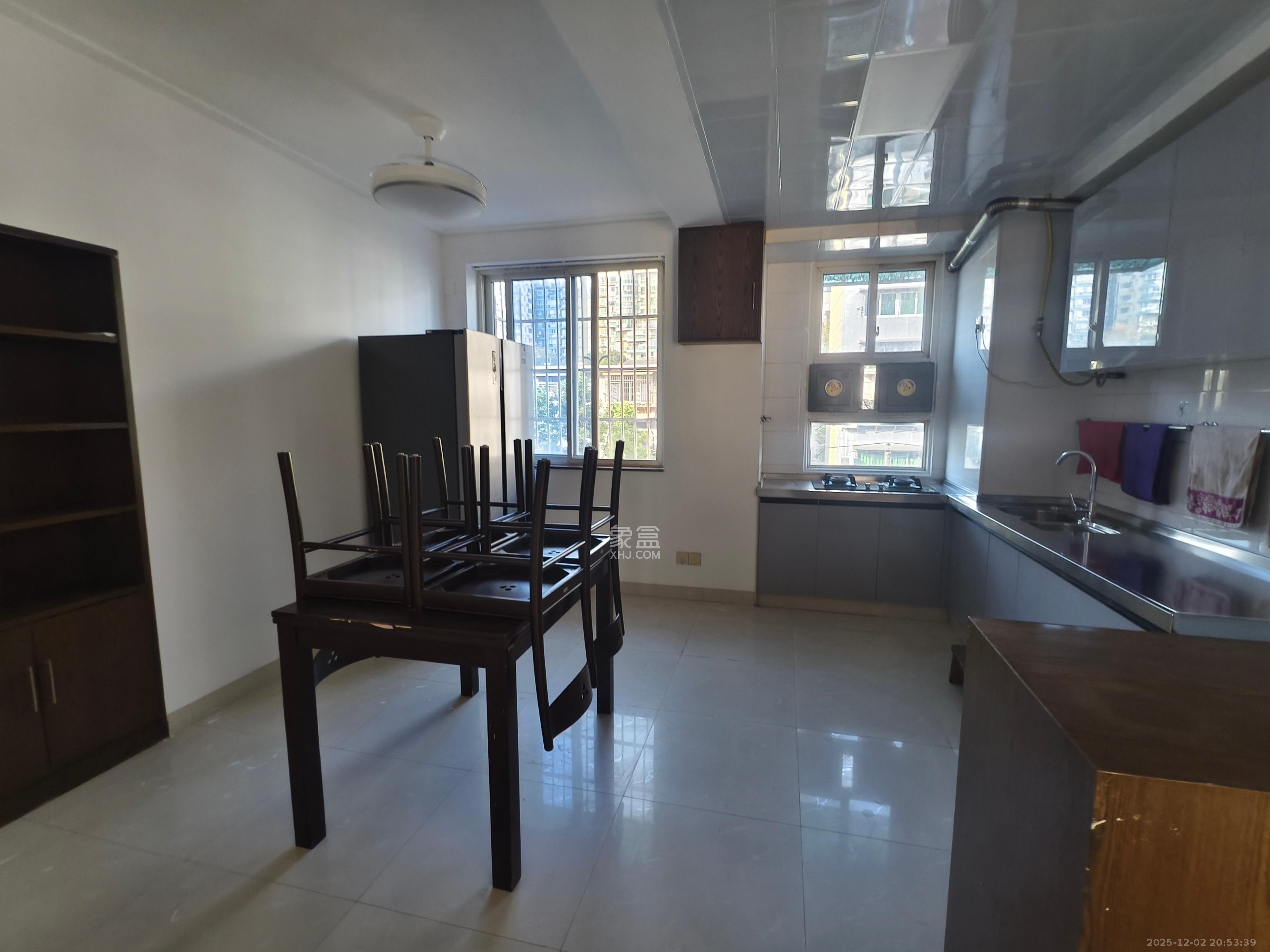 湖开小区(湖南开关厂宿舍)/南大桥社区 3室2厅2卫 2600.0元/月 湖开小区(湖南开关厂宿舍)/南大桥社区 3室2厅2卫 2600.0元/月室内图