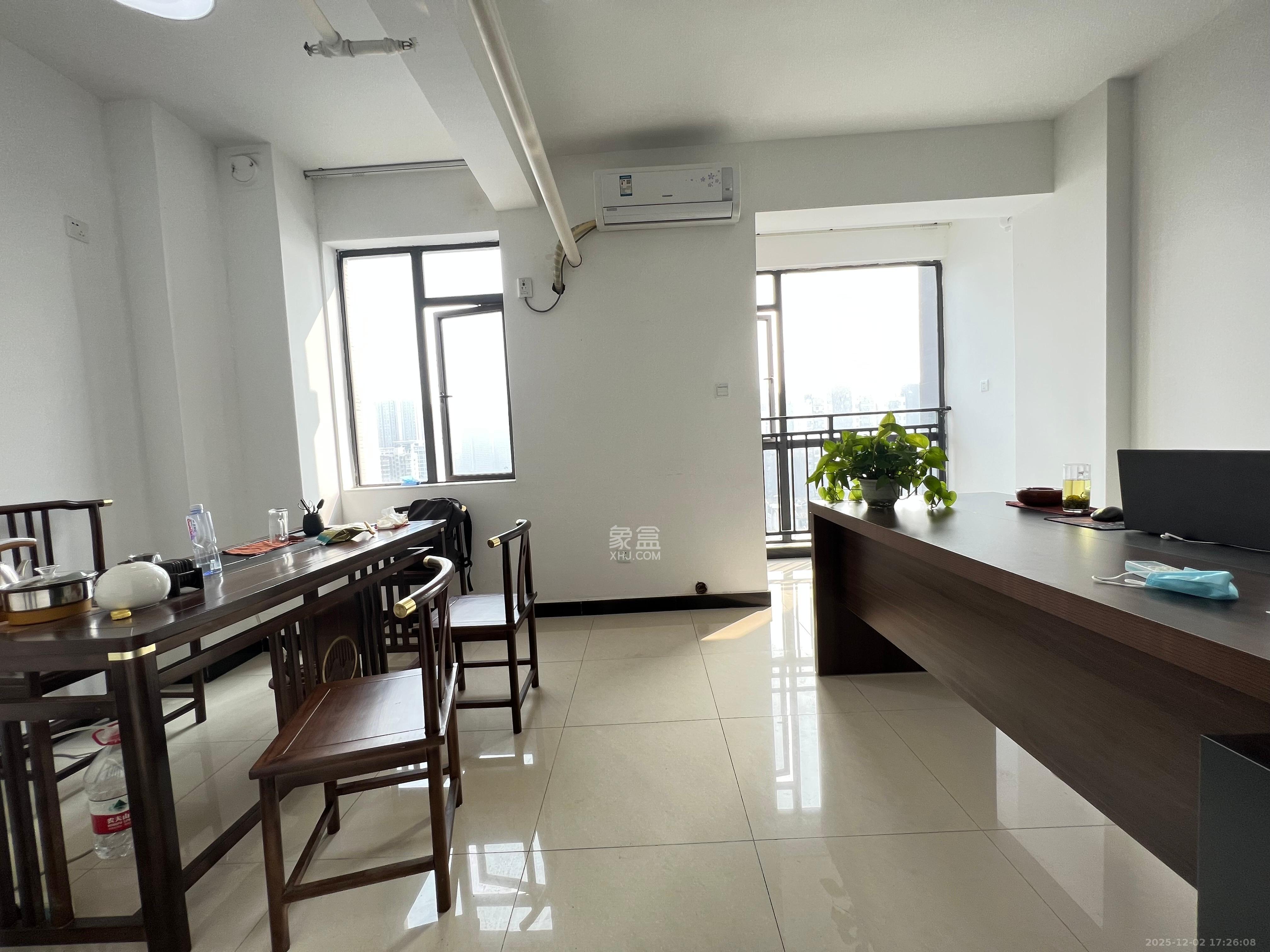 长房中庭国际（东郡华蓉广场）  2室1厅1卫    3400.0元/月室内图