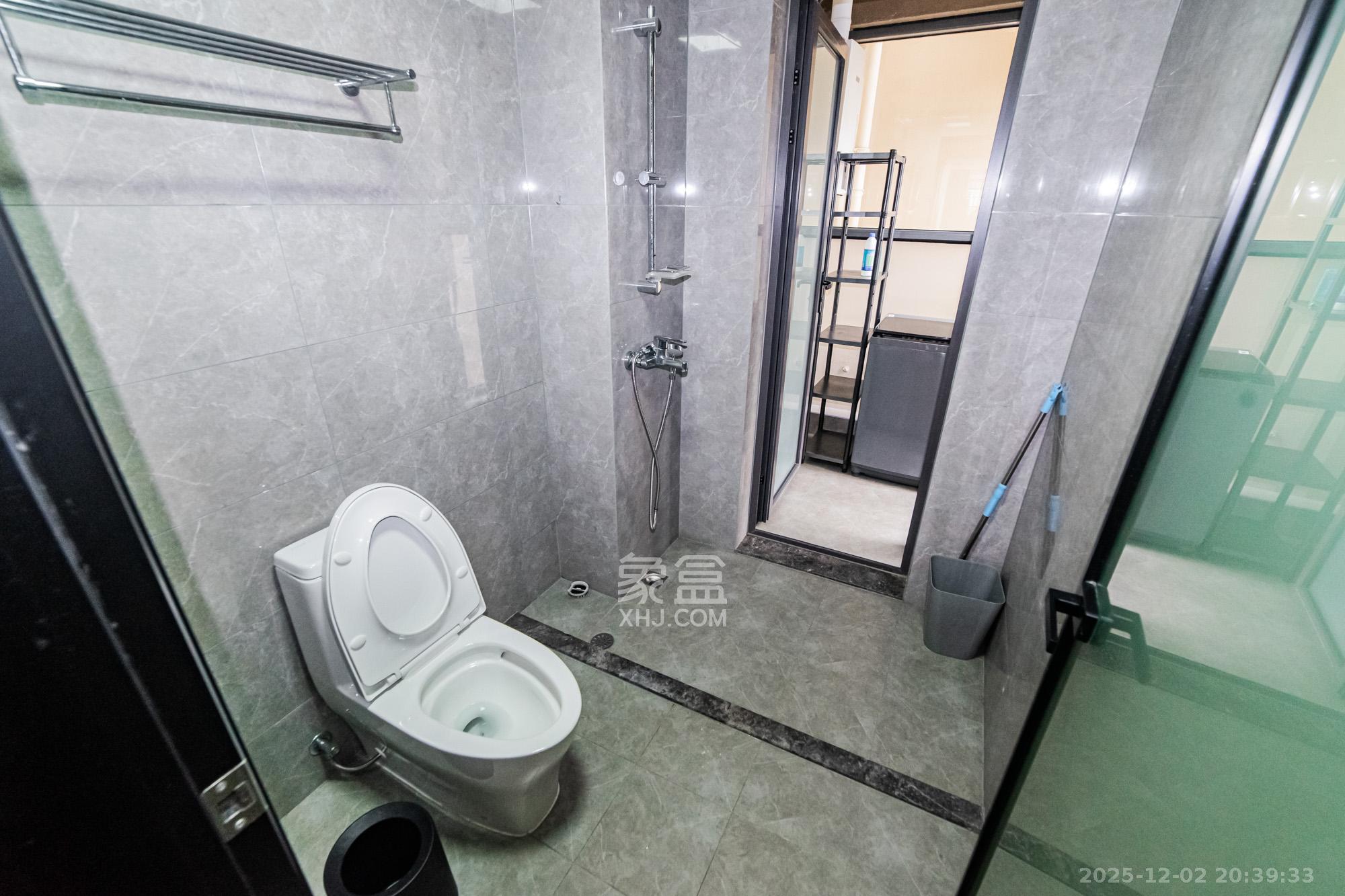 北辰瀚江府  3室2厅2卫    240.0万卫生间