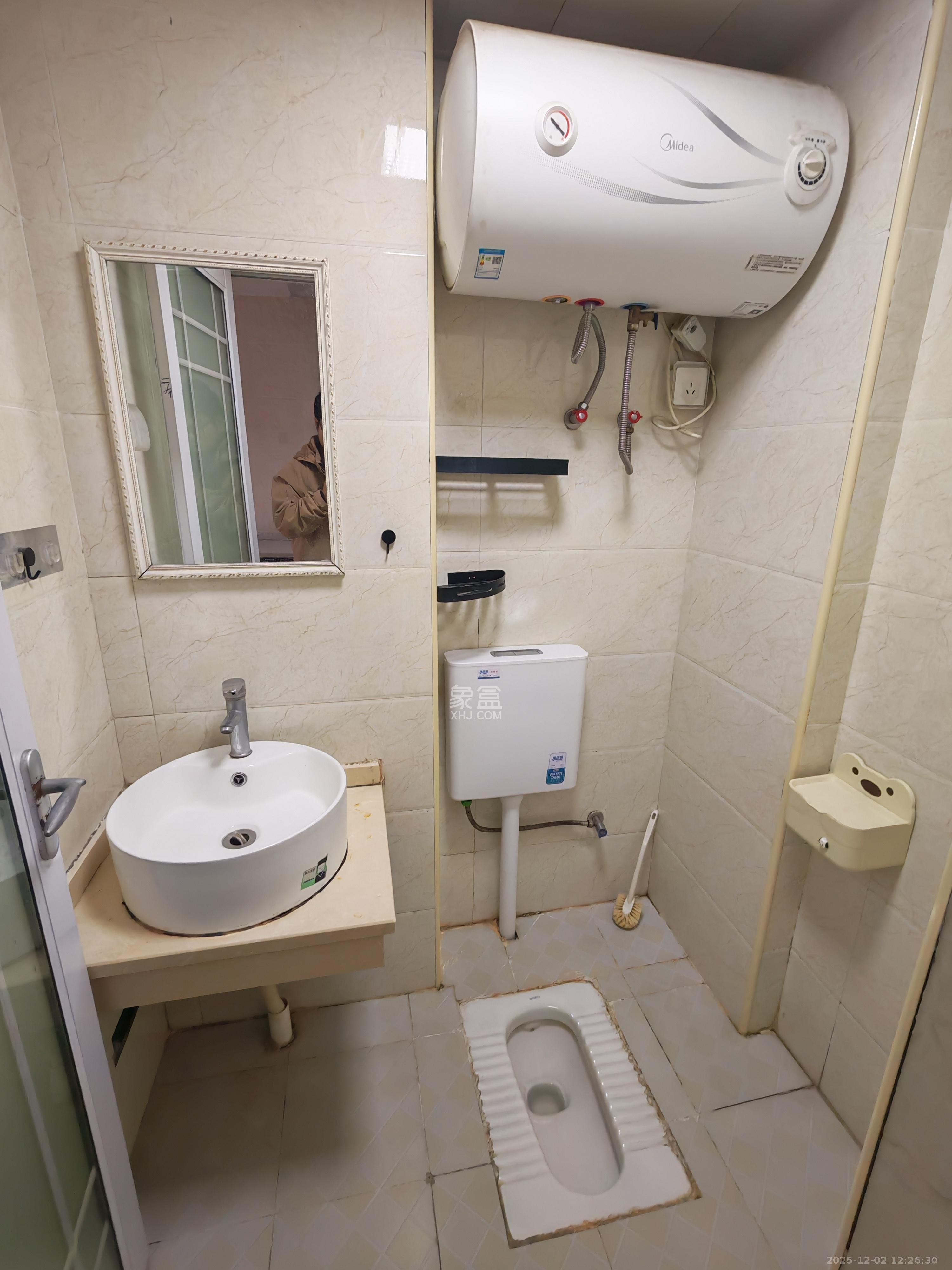 中建芙蓉工社 1室1厅1卫 1300.0元/月 中建芙蓉工社 1室1厅1卫 1300.0元/月室内图