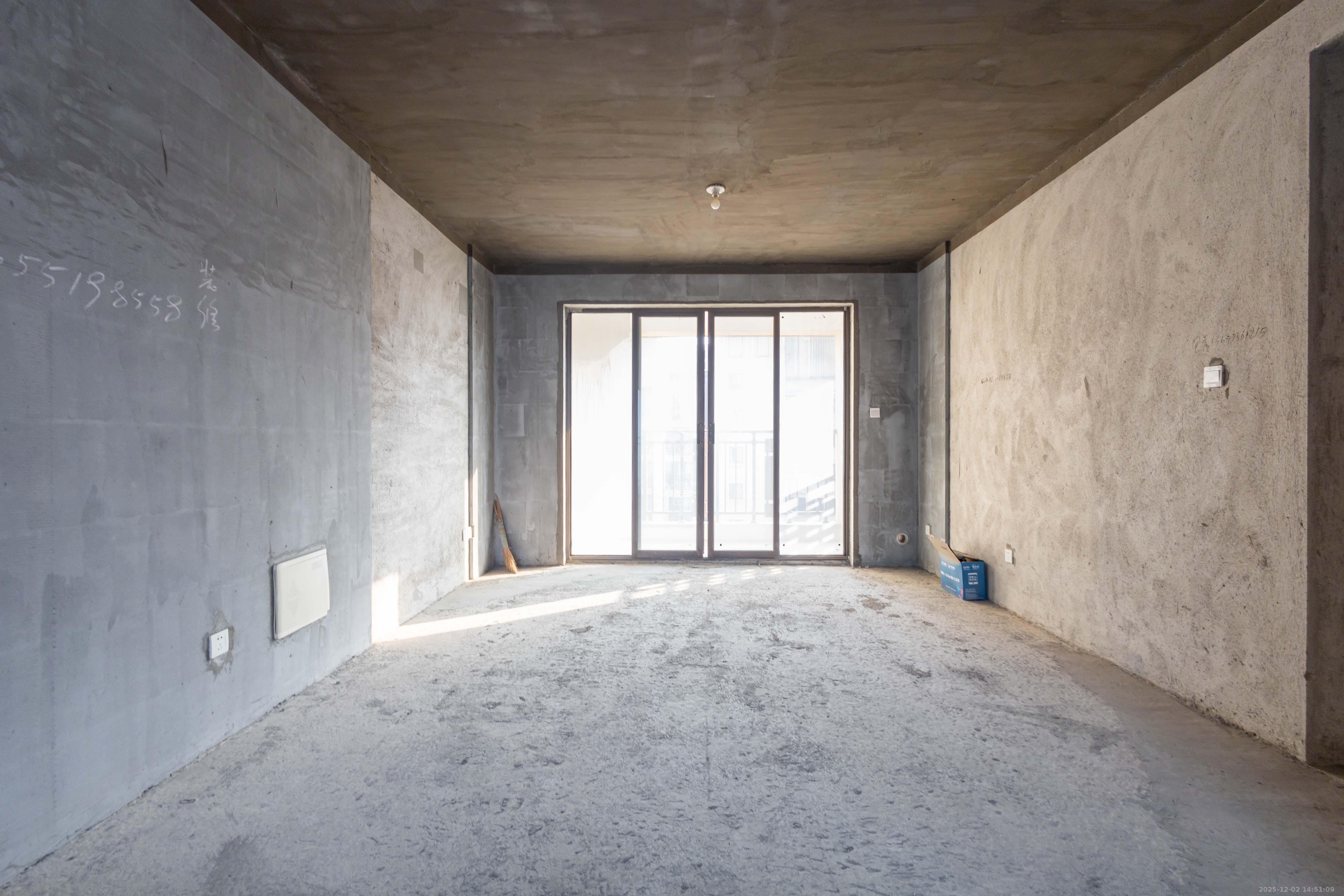 中交中央公园D1区  4室2厅2卫    135.0万