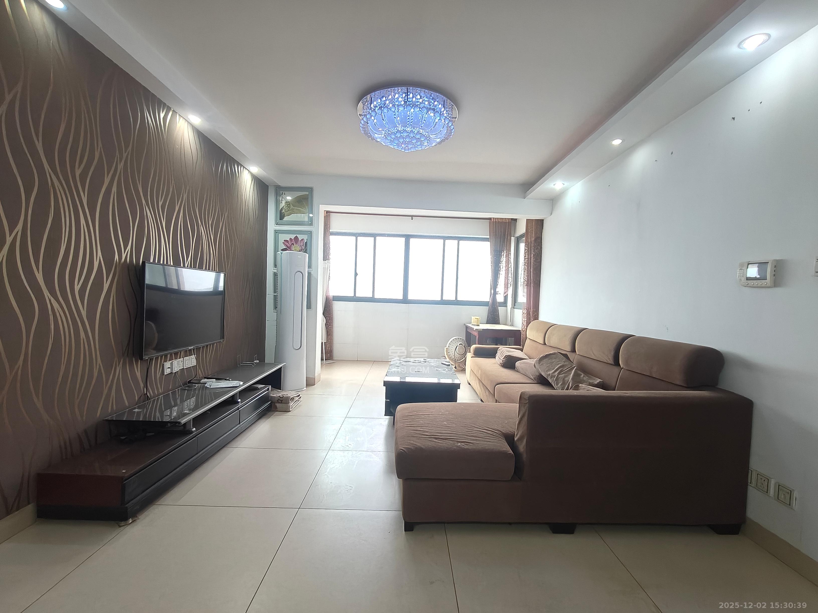 鑫远湘府华城  3室1厅1卫    2300.0元/月