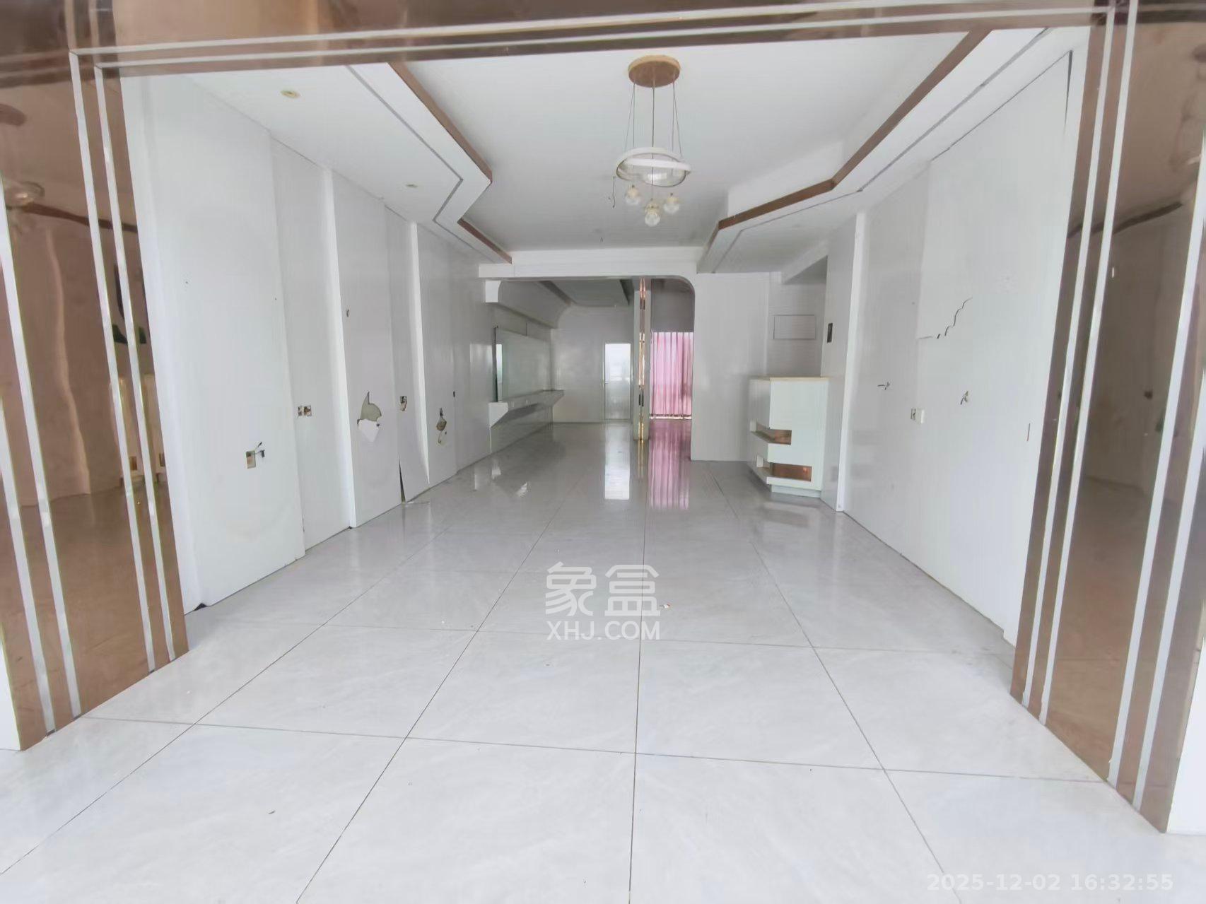 阳光100一期、四五期 6室2厅3卫 12000.0元/月 阳光100一期、四五期 6室2厅3卫 12000.0元/月室内图