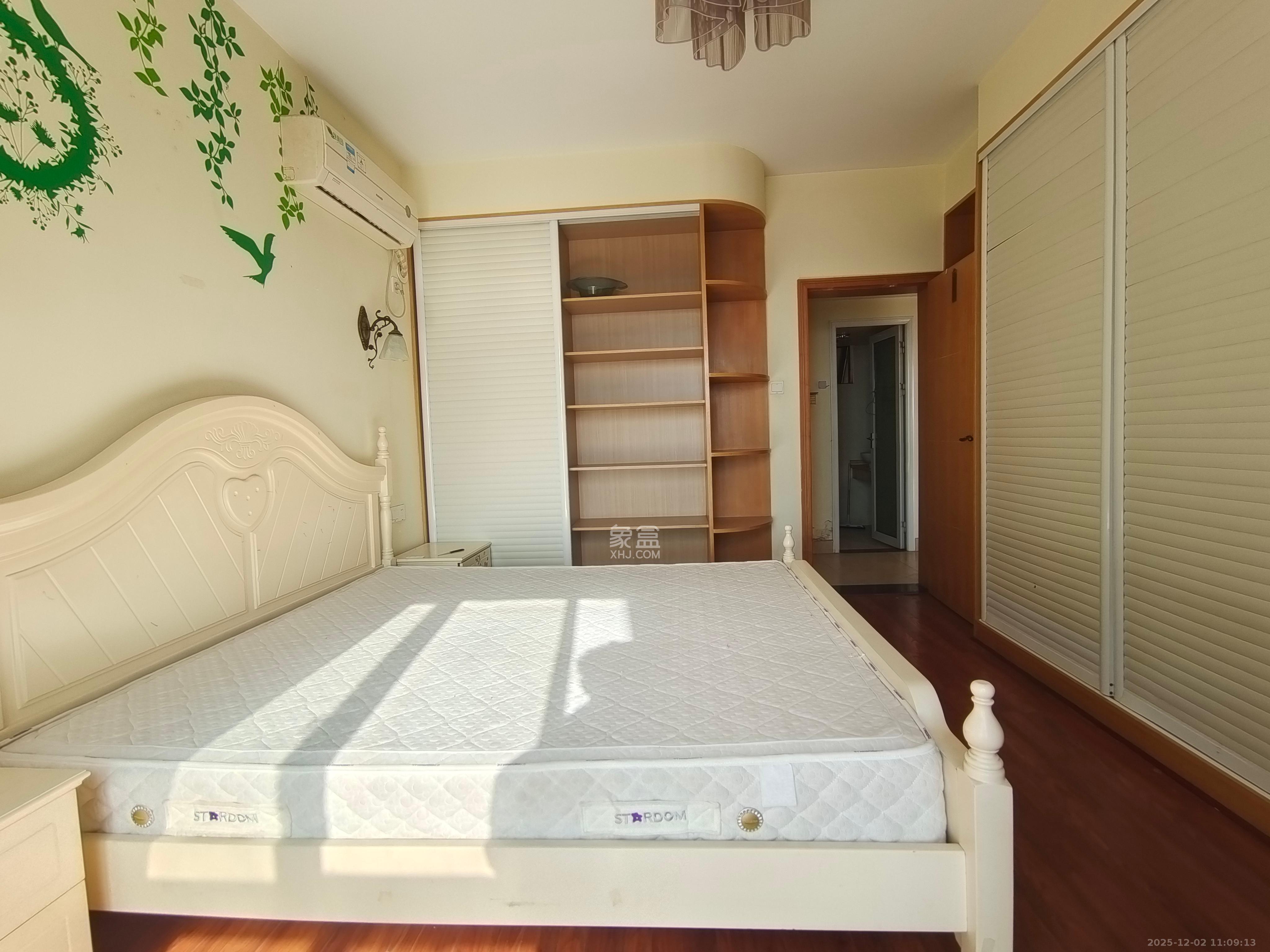 绿洲花园  3室2厅1卫    2600.0元/月室内图