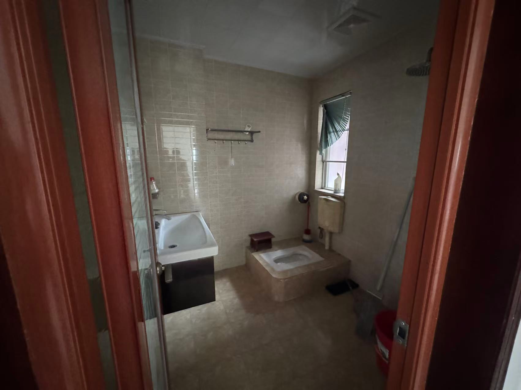 法苑里  3室2厅1卫    3500.0元/月室内图