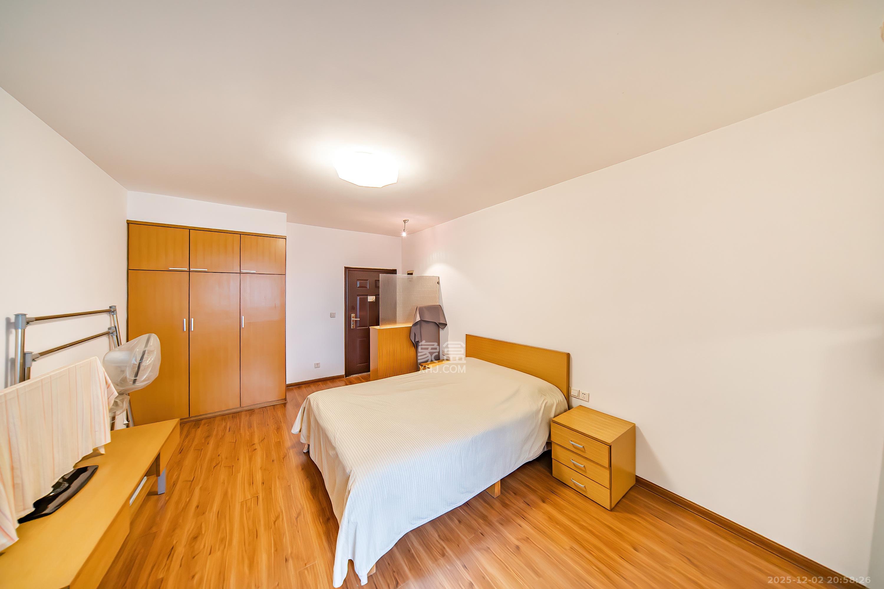 建鸿达现代公寓  1室1厅1卫    27.8万客厅