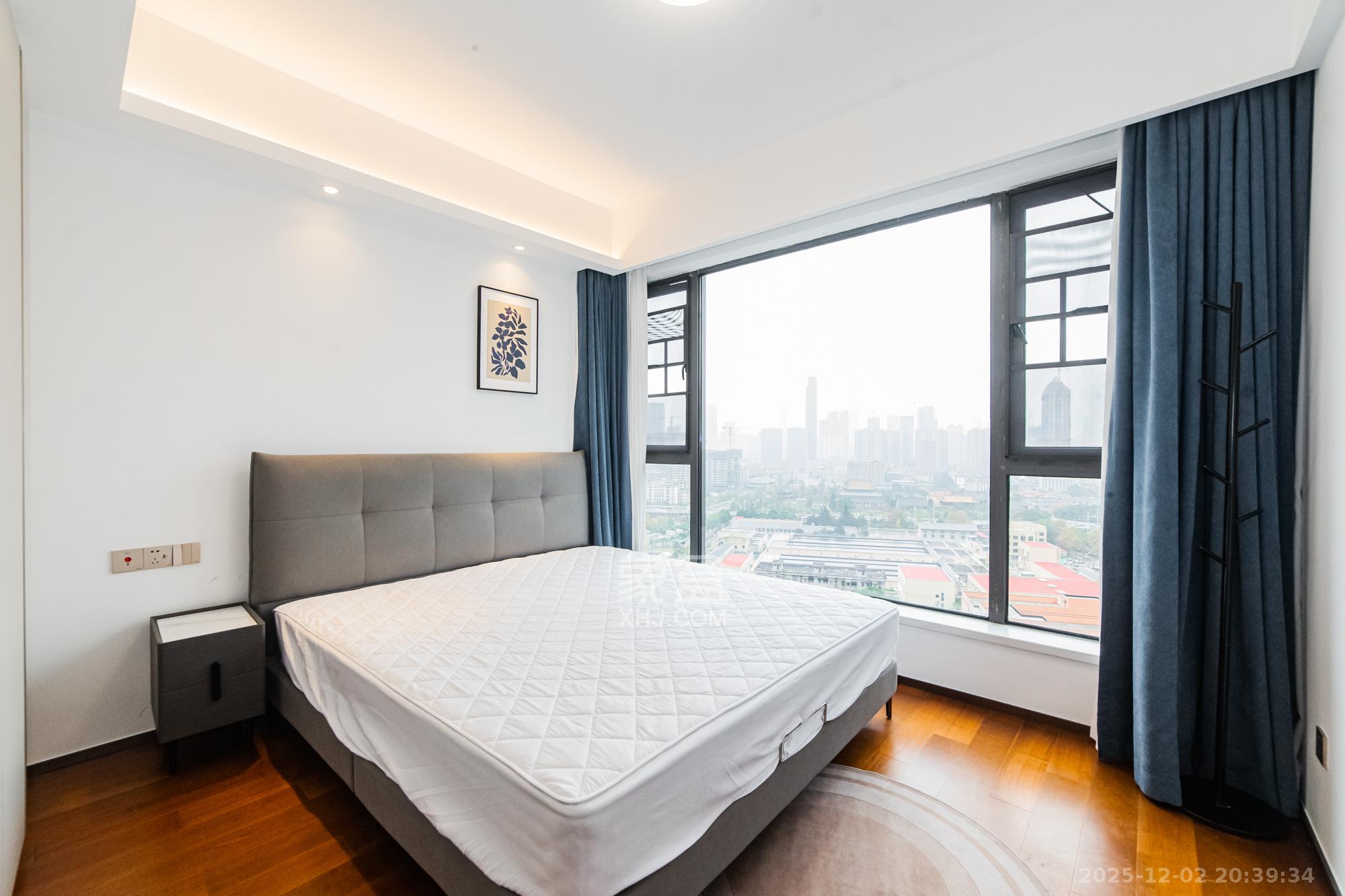 北辰瀚江府  3室2厅2卫    240.0万卧室